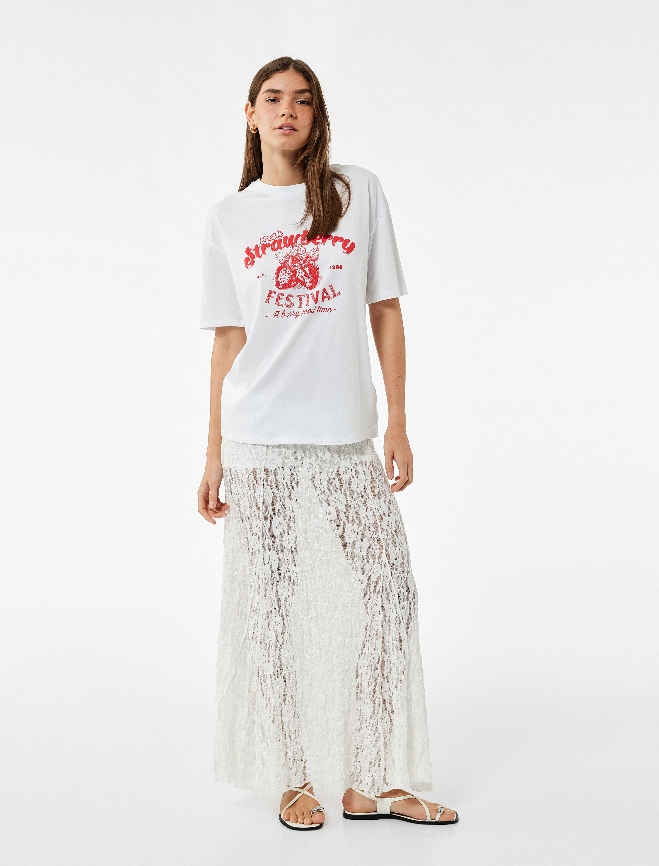   Rahat Kalıp Kısa Kollu Bisiklet Yaka Pamuklu Çilek Baskılı Tişört