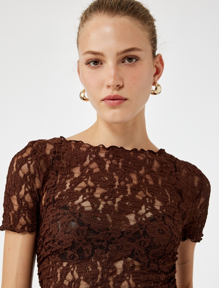  Yarı Transparan Kısa Kollu Yuvarlak Yaka Dantelli Tişört