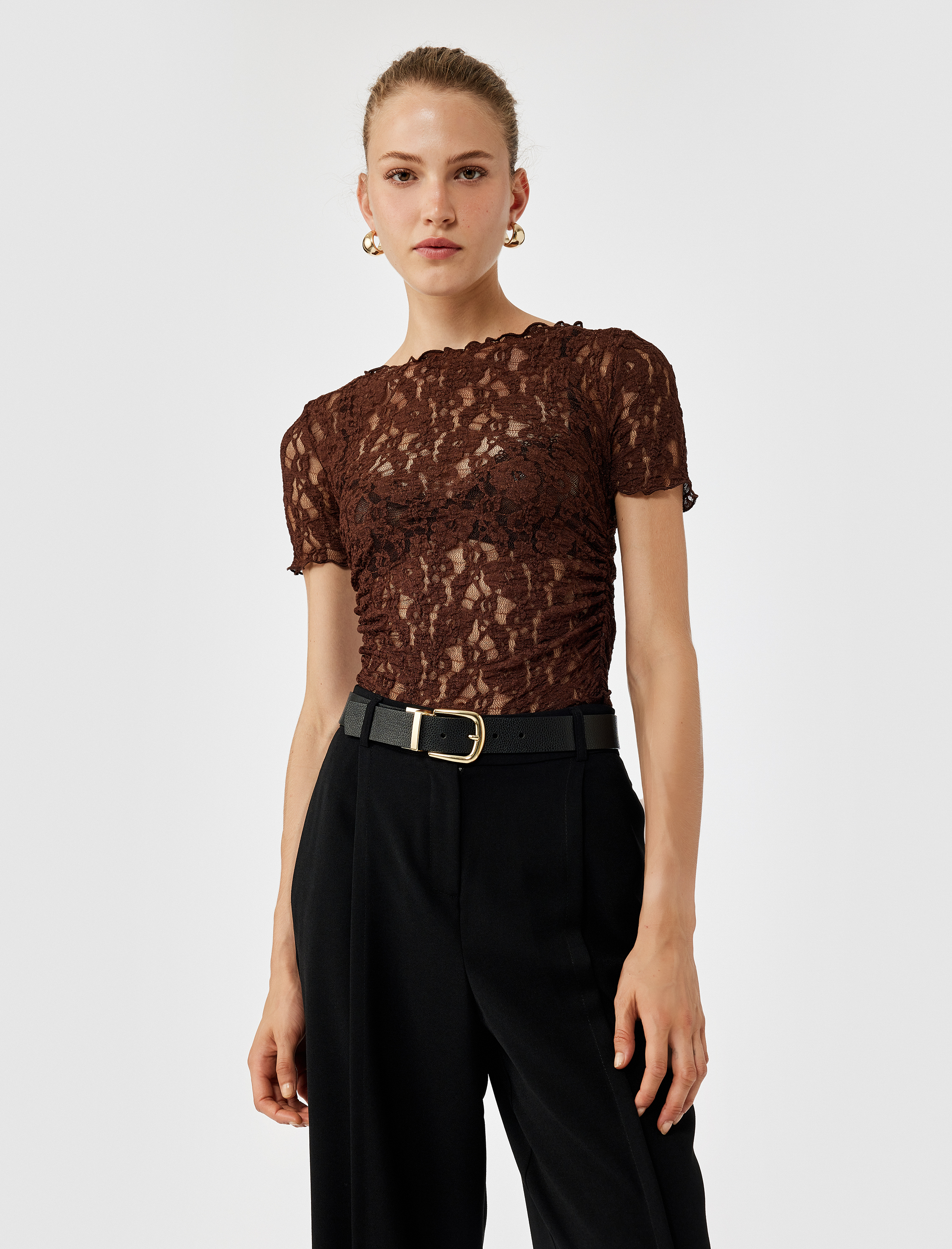   Yarı Transparan Kısa Kollu Yuvarlak Yaka Dantelli Tişört