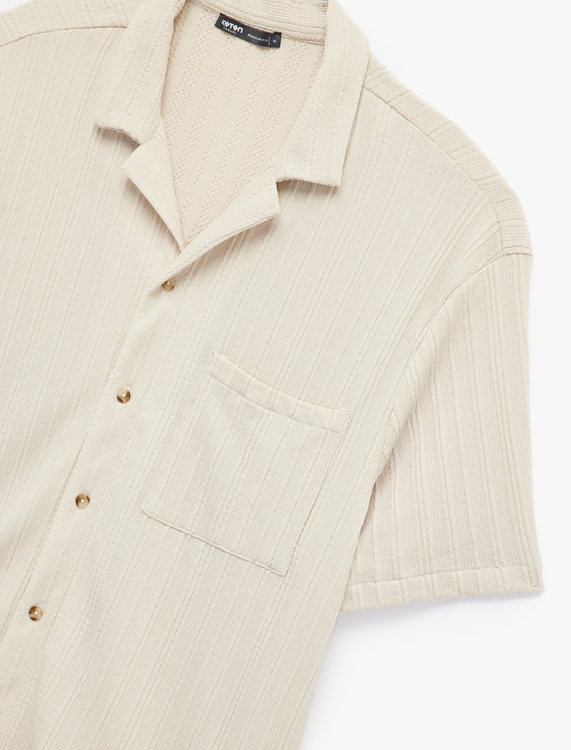   Regular Fit Kısa Kollu Cep Detaylı Dokulu Devrik Yaka Gömlek