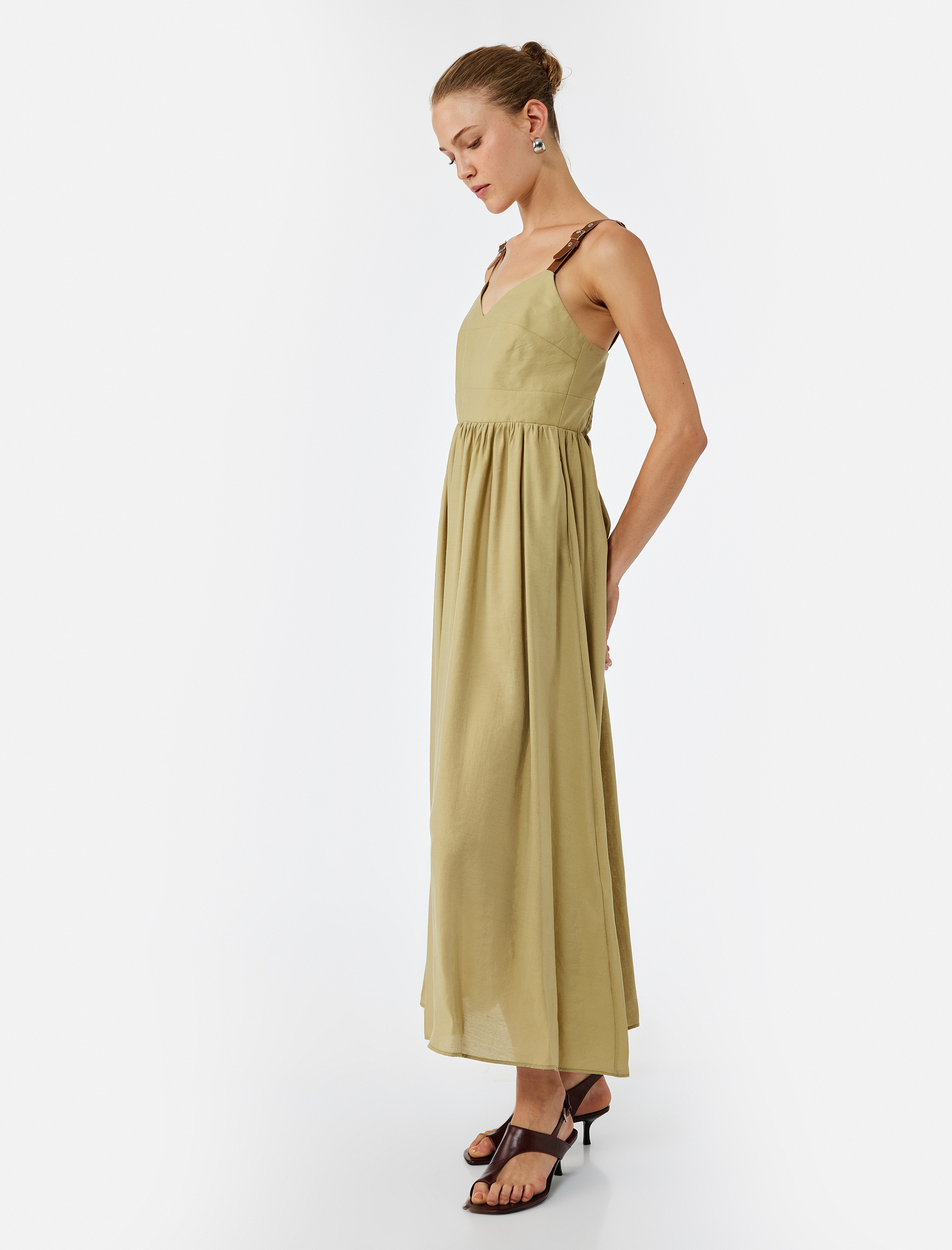   Kolsuz V Yaka A Kesim Modal Askılı Uzun Elbise