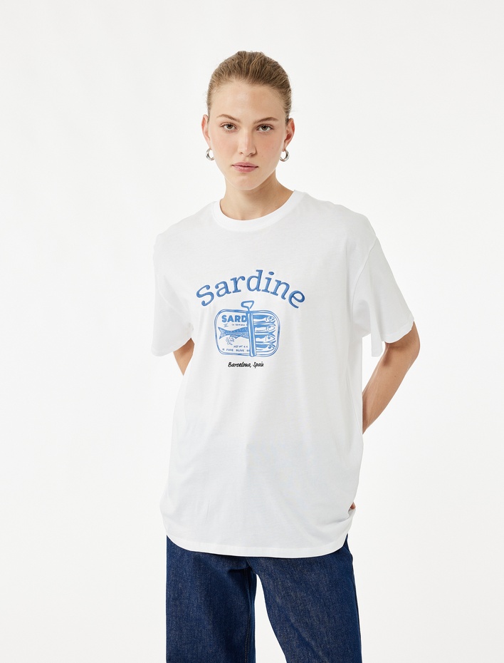  Pamuklu Bisiklet Yaka Kısa Kollu Sardalya Baskılı Oversize Tişört