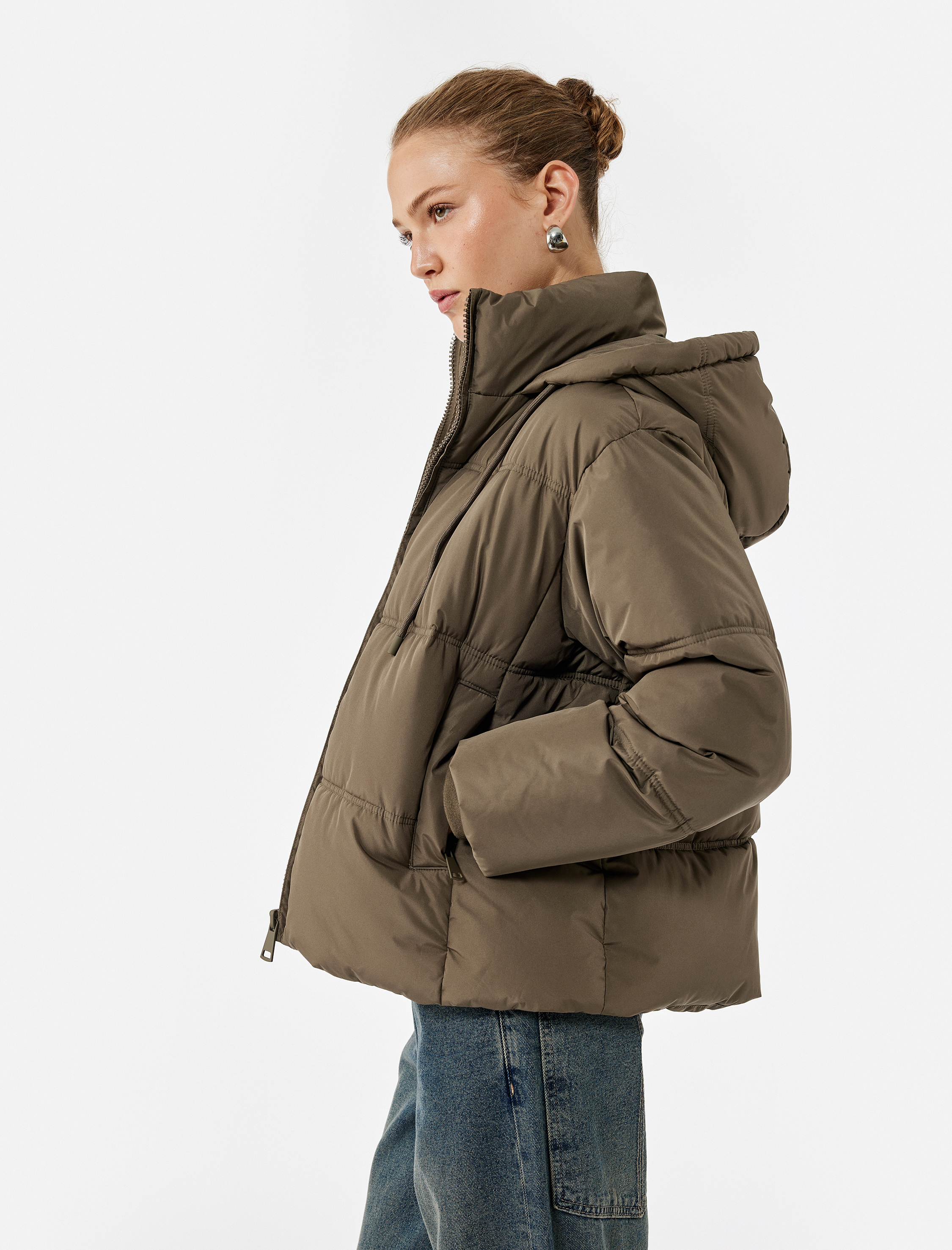   Uzun Kollu Cepli Fermuarlı Su İtici Kapüşonlu Anorak Şişme Mont