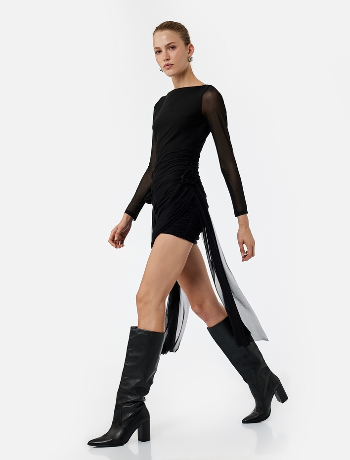  Uzun Kollu Kayık Yaka Tüllü Gül Detaylı Mini Bodycon Elbise
