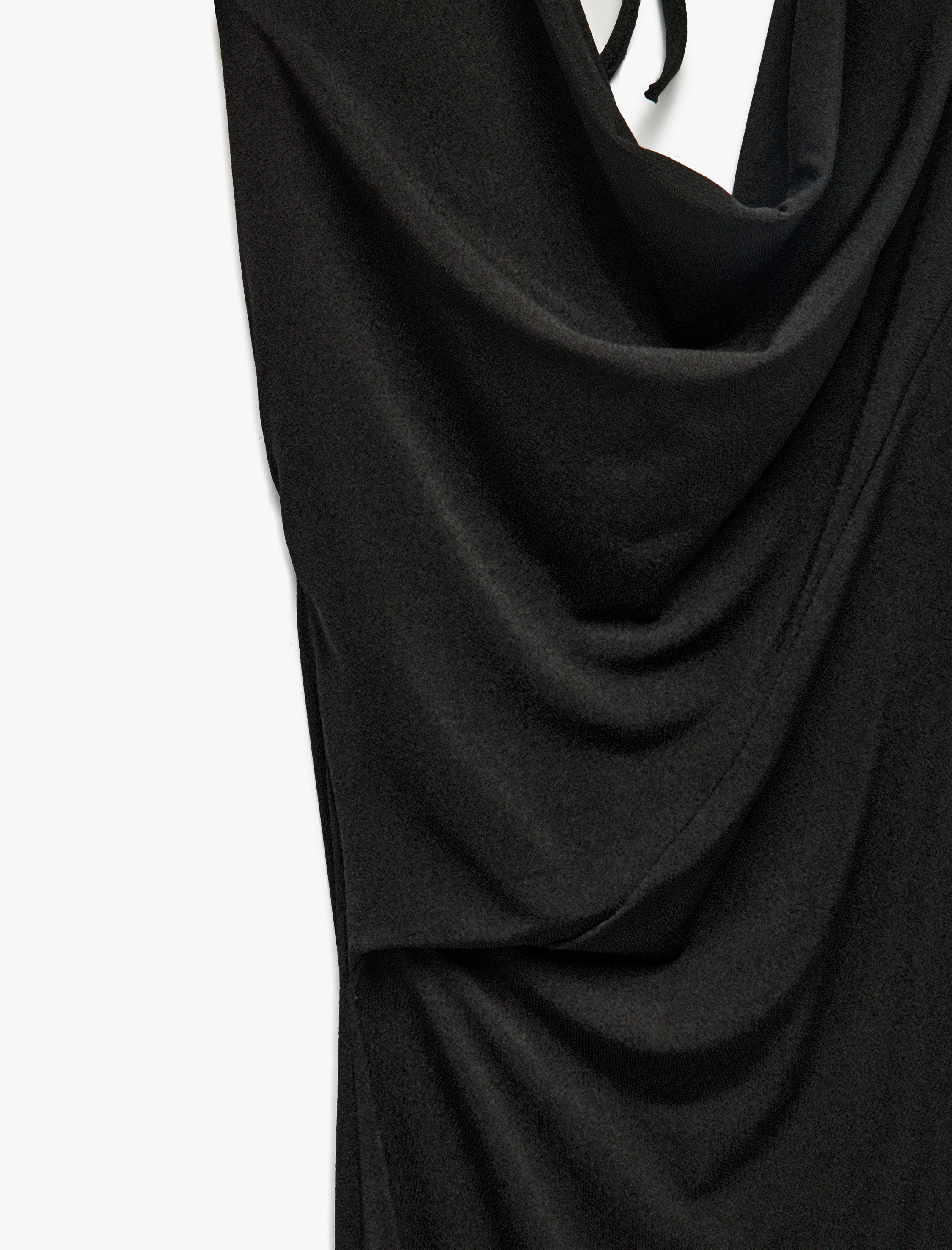 Krep Kumaş Slim Fit Boyundan Bağlamalı Halter Yaka Midi Boy Elbise