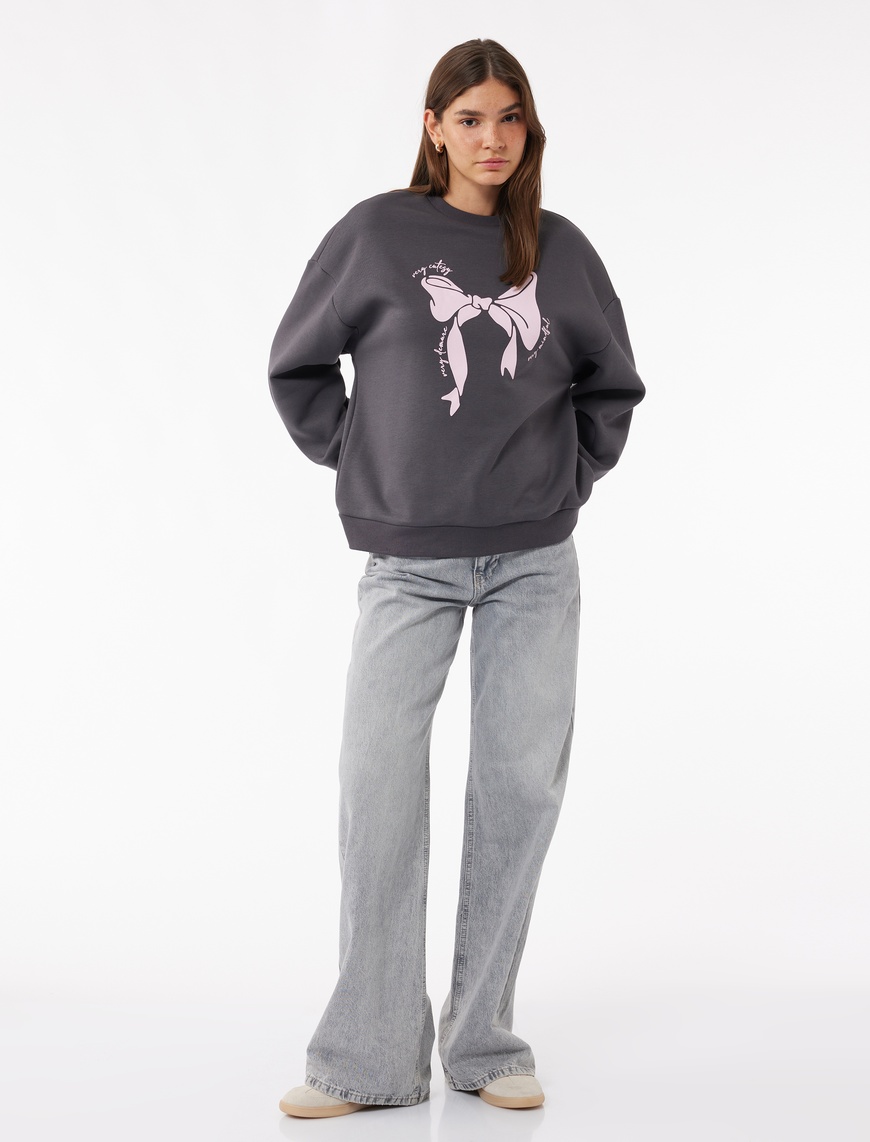   Uzun Kollu Bisiklet Yaka Şardonlu Fiyonk Baskılı Sweatshirt