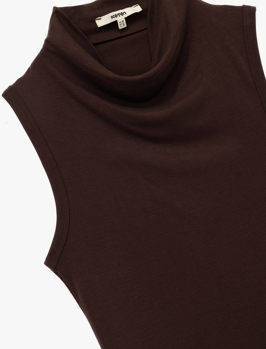   Modal Kumaş Slim Fit Dik Dökümlü Yaka Kolsuz Bluz