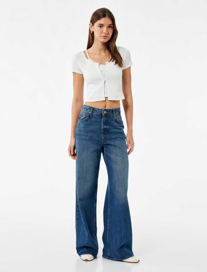  Düğme Detaylı Bisiklet Yaka Kısa Kollu Bluz