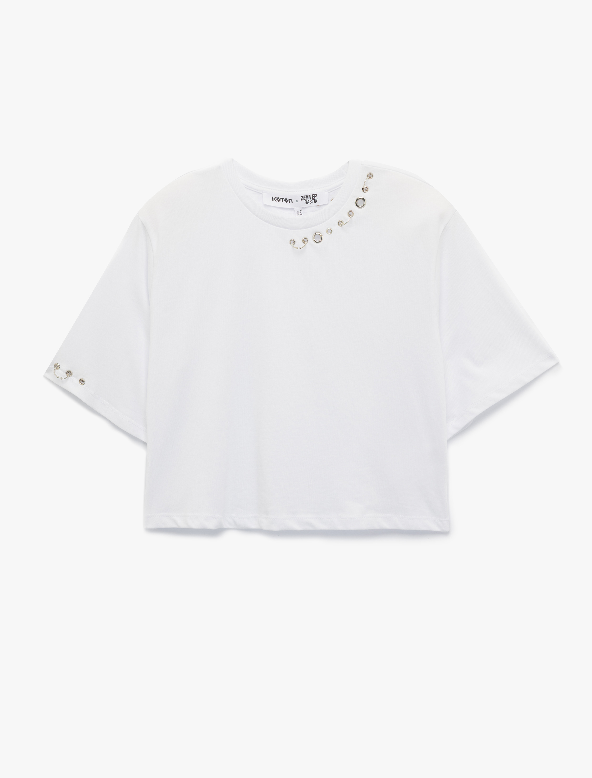   Koton X Zeynep Bastık - Metal Aksesuar Detaylı Bisiklet Yaka Kısa Kollu Crop Tişört