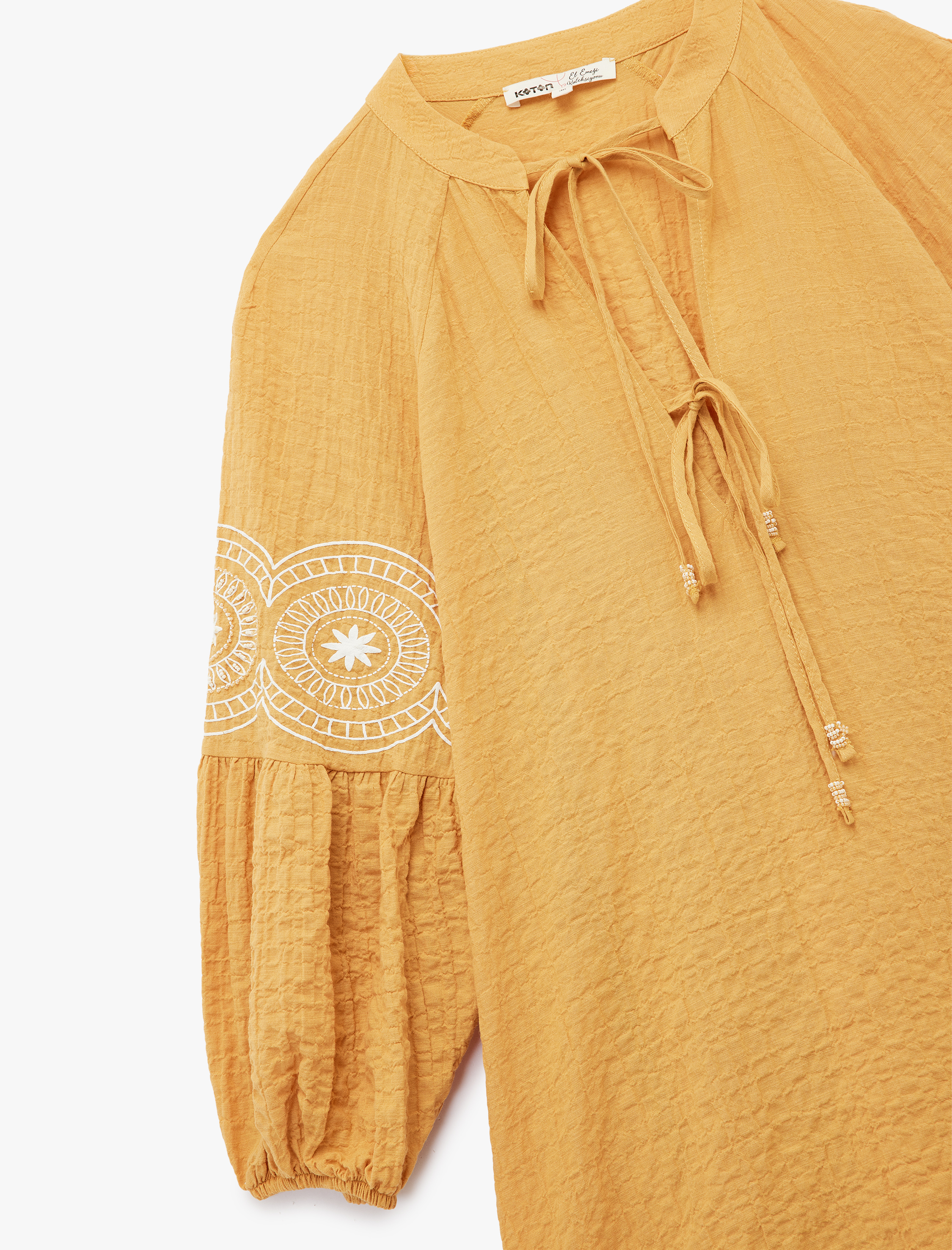   Pamuklu İşleme Detaylı Rahat Kalıp Uzun Balon Kollu Bağlamalı Yaka Mini Elbise