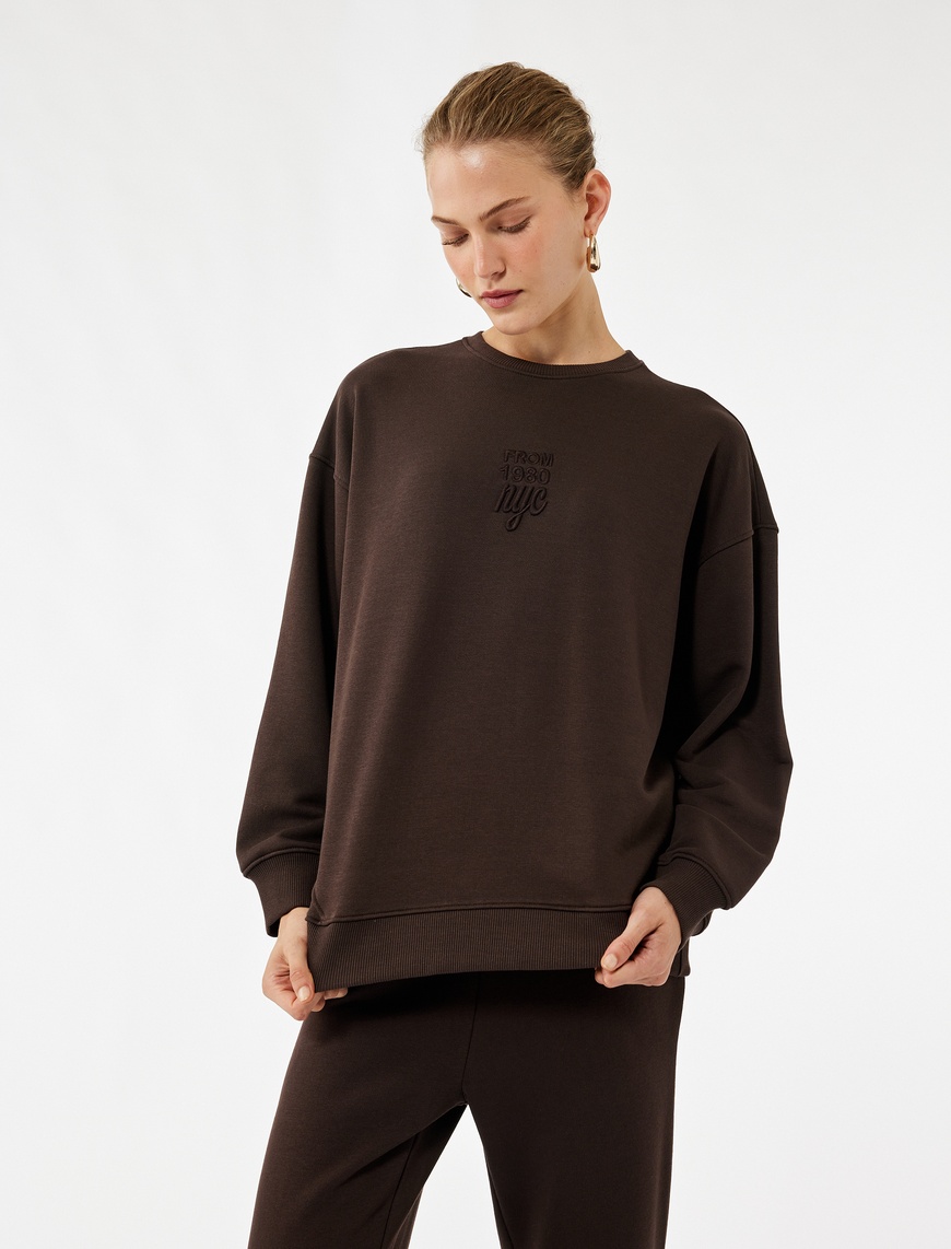   Uzun Kollu Bisiklet Yaka Nakışlı Oversize Sweatshirt