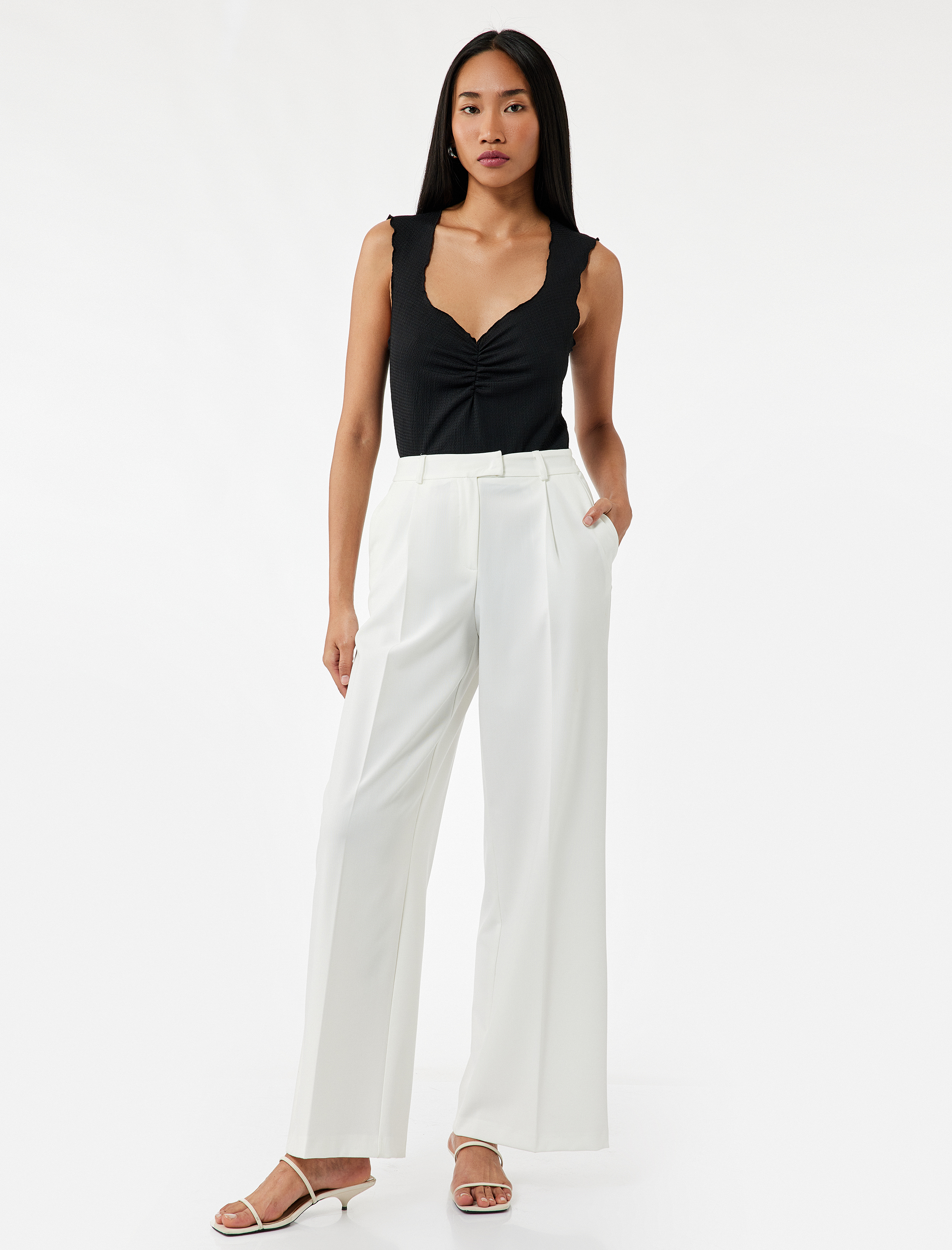   Slim Fit Drape Detaylı Kolsuz Kare Yaka Bluz