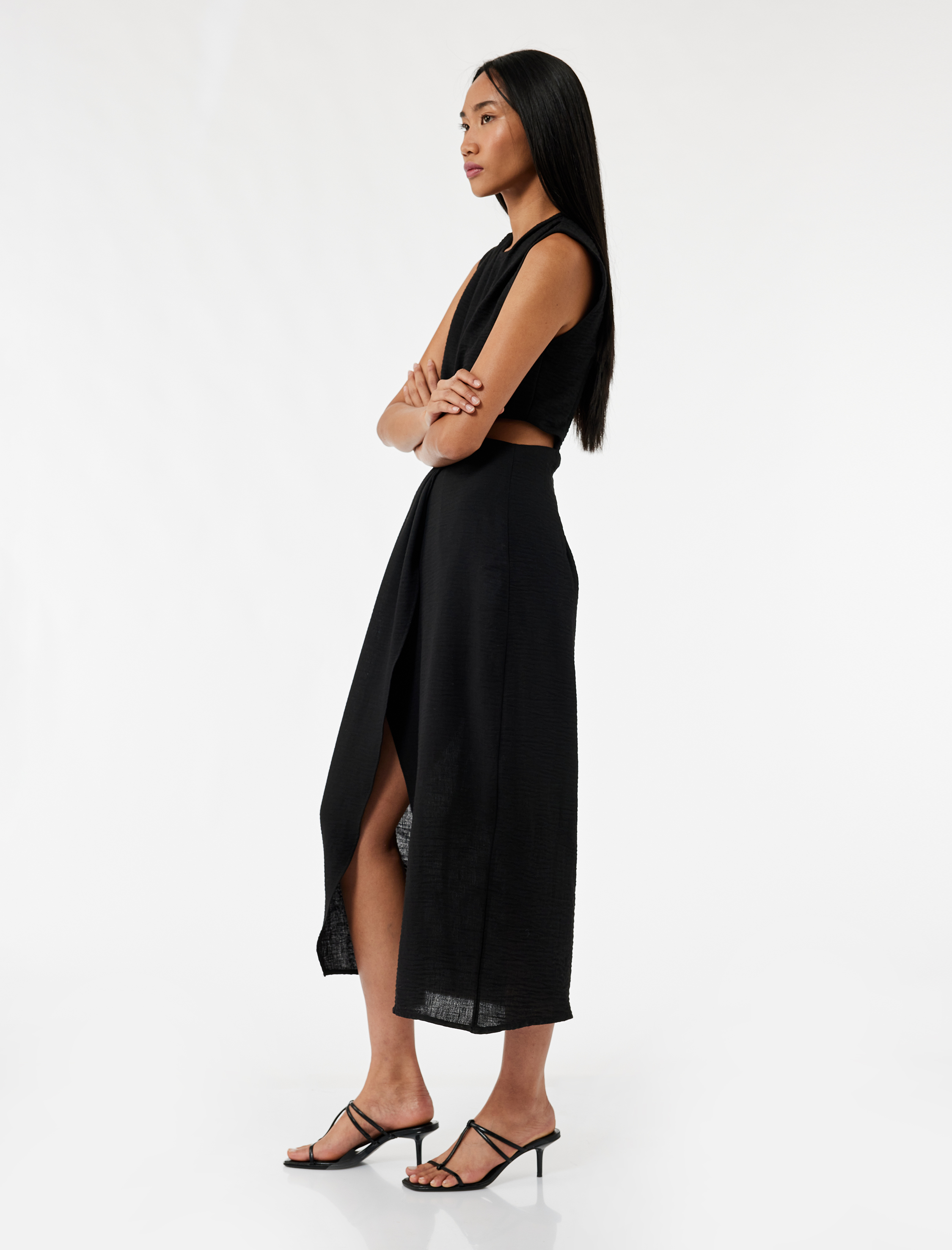   Aksesuarlı Kolsuz Bisiklet Yaka Pencere Detaylı Uzun Elbise