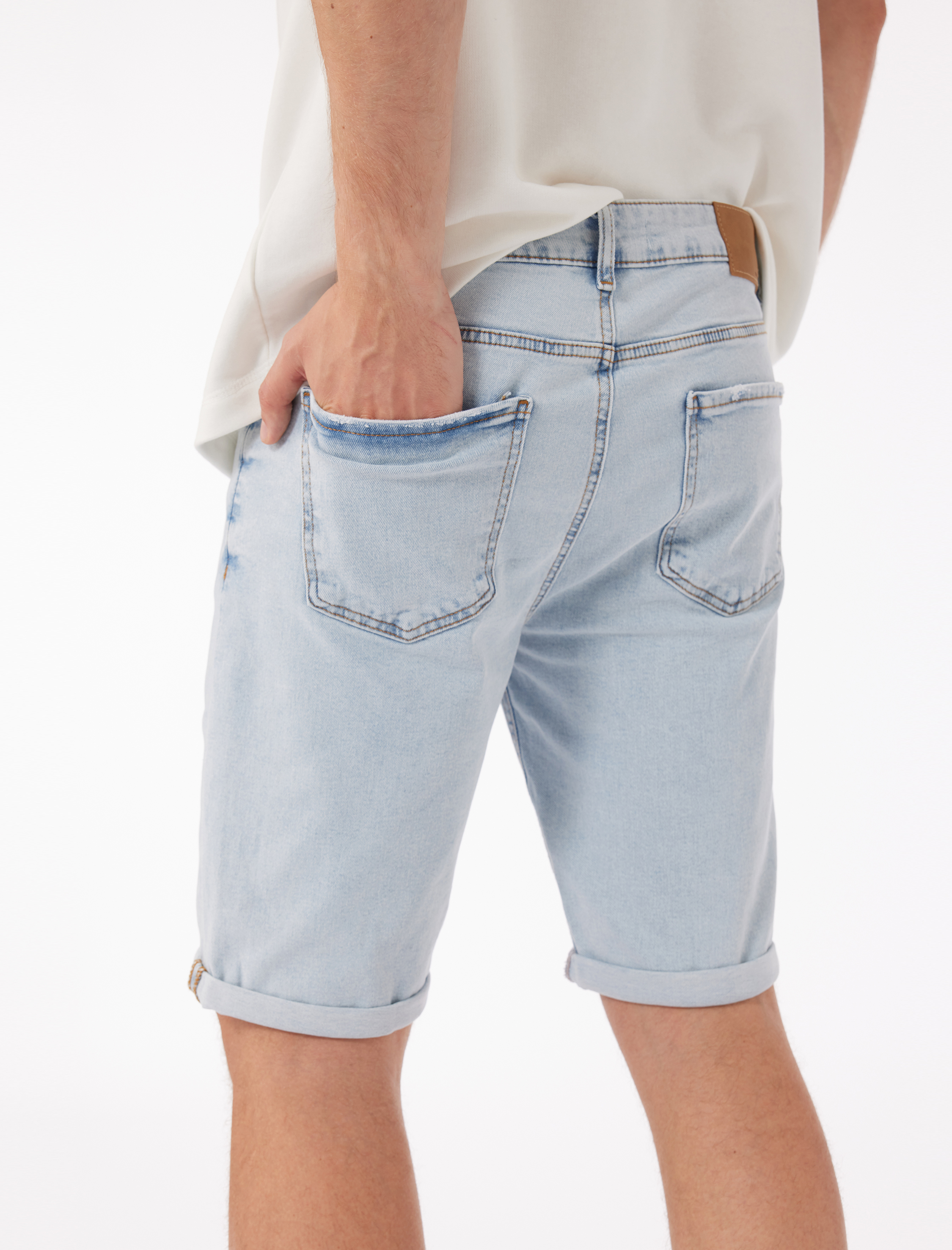   Katlamalı Paça Cep Detaylı Pamuklu Slim Fit Jean Şort