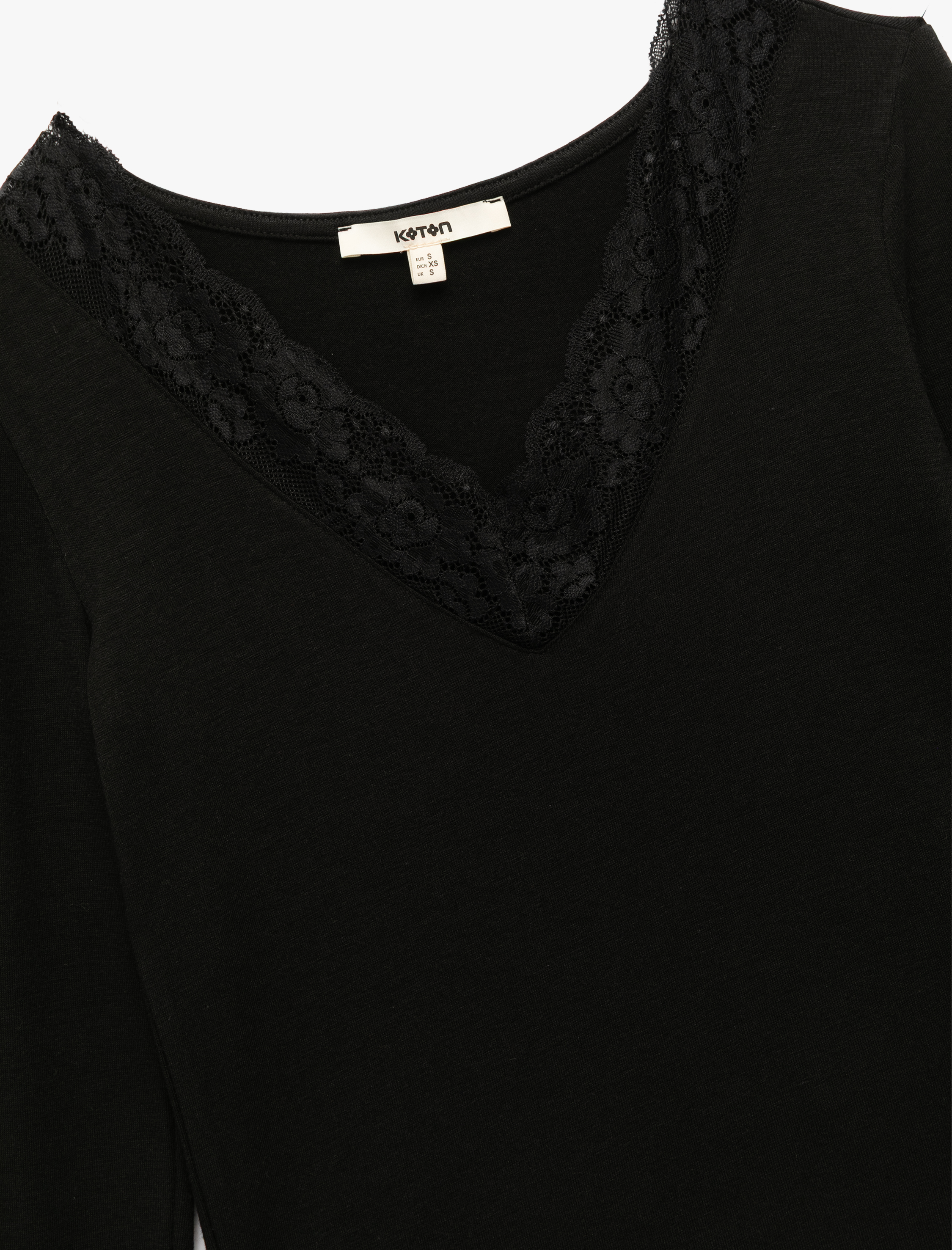   Uzun Kollu Dantel Detaylı Slim Fit V Yaka Tişört