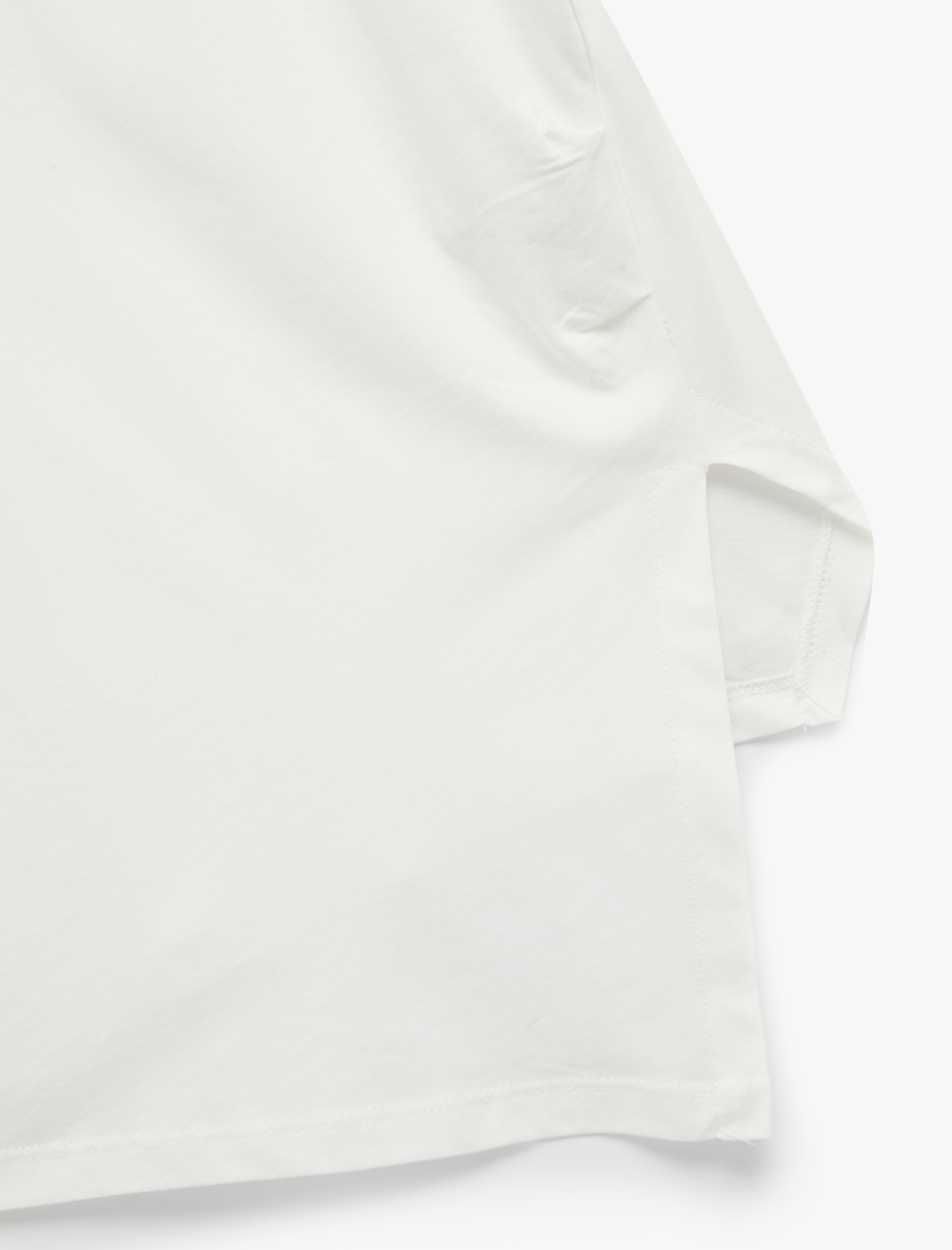   Basic Kısa Kollu Bisiklet Yaka Asimetrik Kesim Yırtmaçlı Kadın Tişört