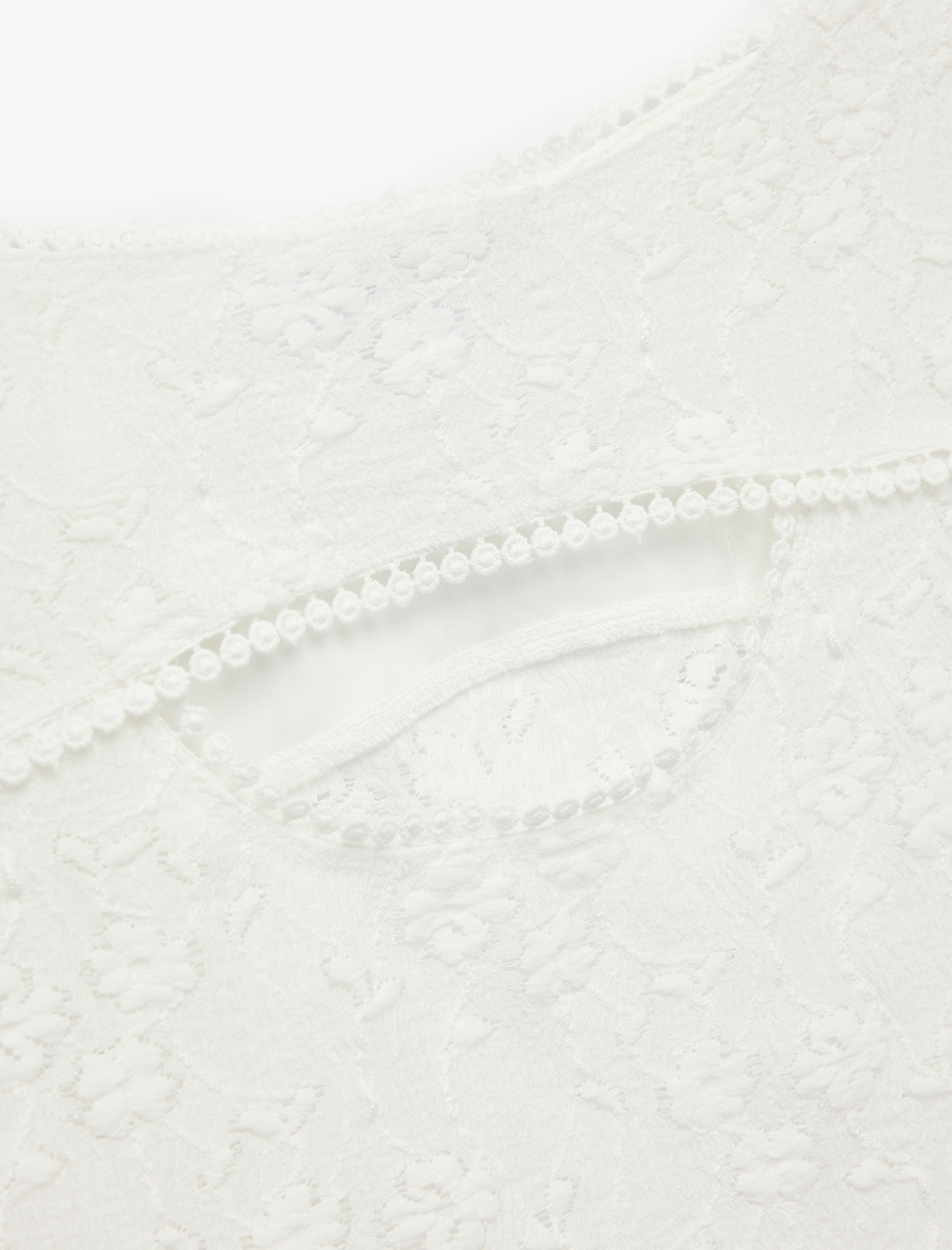   Pencere Detaylı U Yaka Kolsuz Fisto Bluz