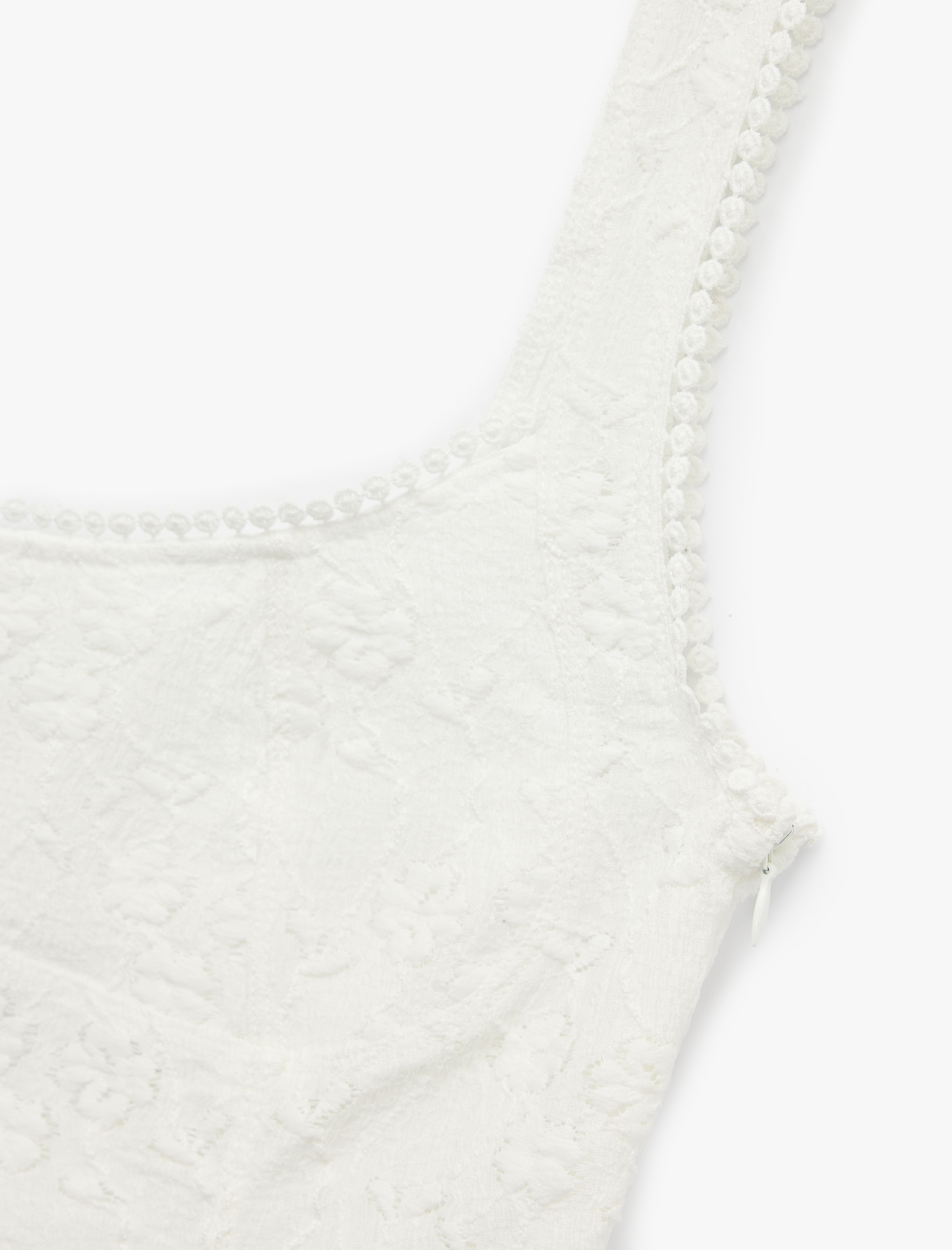   Pencere Detaylı U Yaka Kolsuz Fisto Bluz