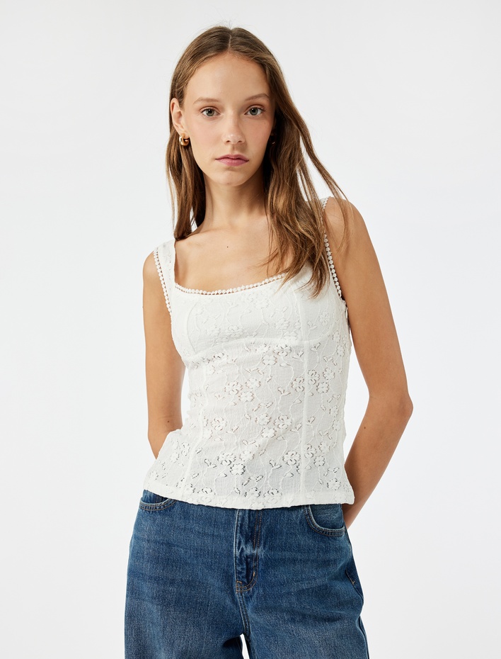  Pencere Detaylı U Yaka Kolsuz Fisto Bluz