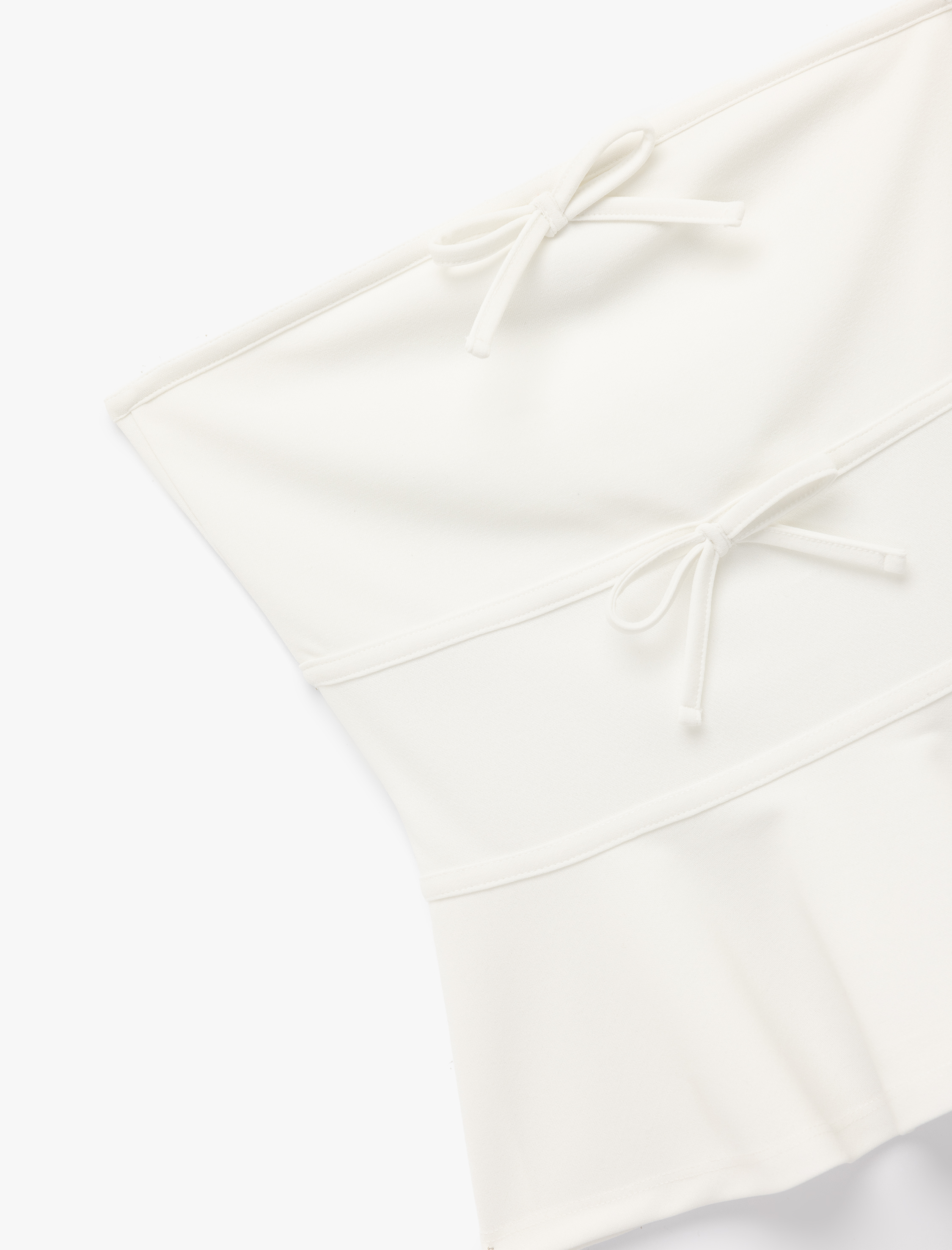   Straplez Yaka Fiyonklu Peplum Volanlı Kolsuz Bluz