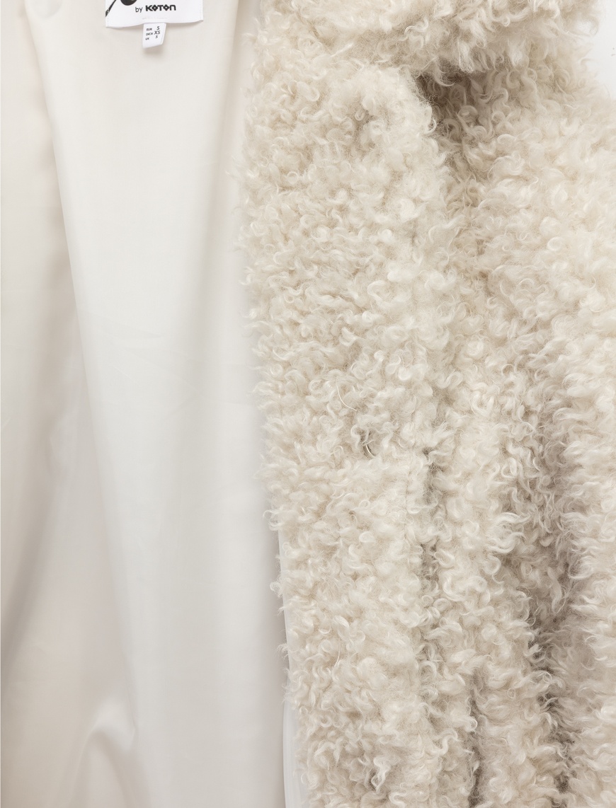   Oversize Uzun Kollu Klasik Yaka Peluş Ceket
