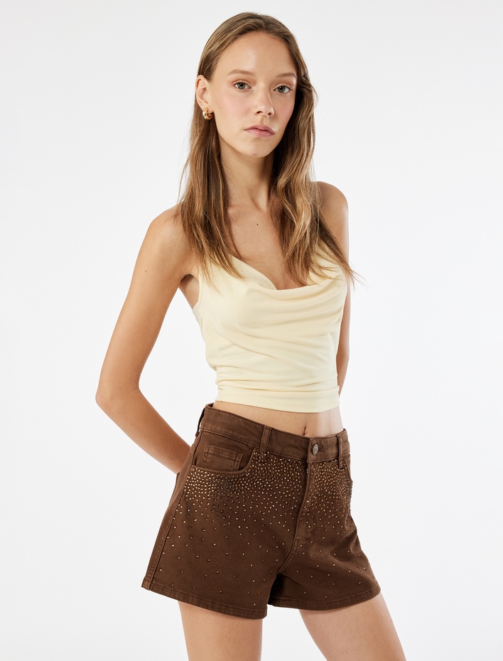  Pamuklu Taş Detaylı Düz Paça Denim Şort