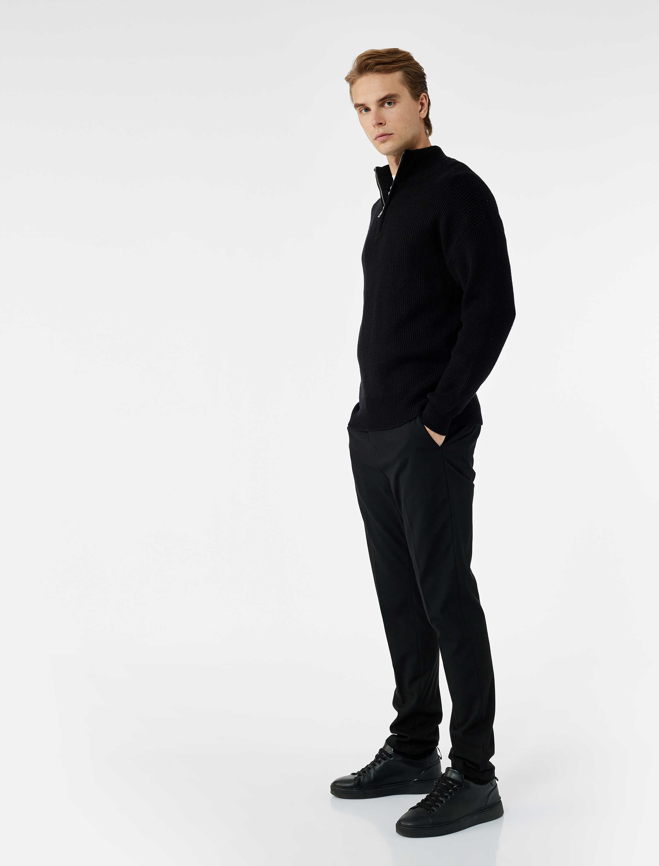   Uzun Kollu Dokulu Yarım Fermuarlı Yaka Triko Kazak