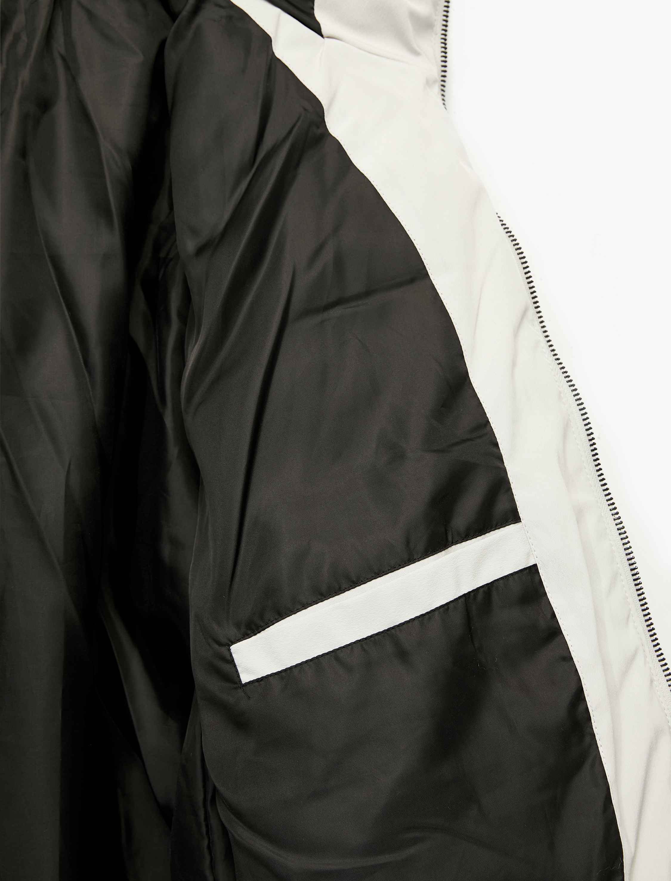   Kapüşonlu Uzun Kollu Fermuarlı Cepli Kışlık Şişme Mont