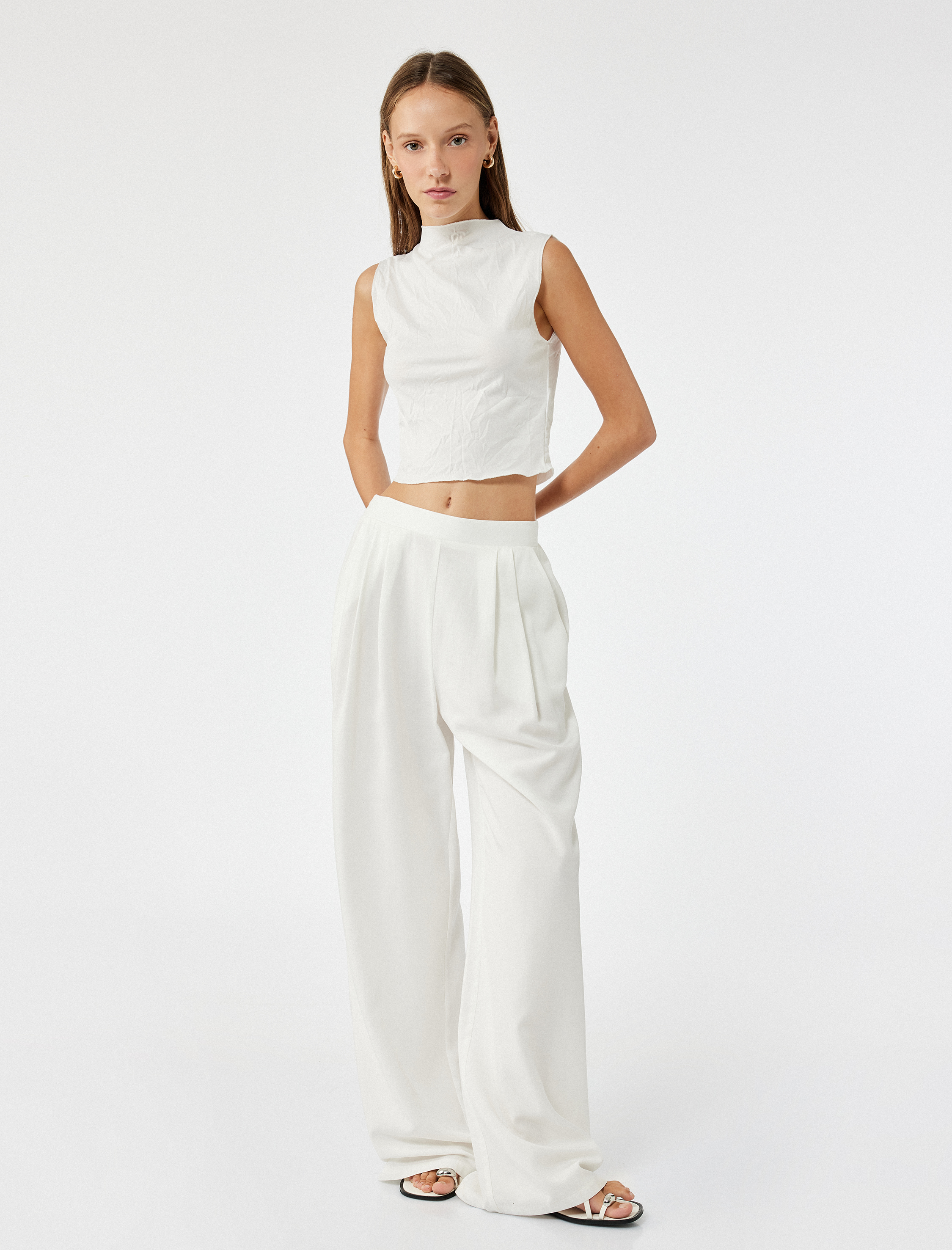   Slim Fit Kolsuz Dik Yaka Crop Atlet