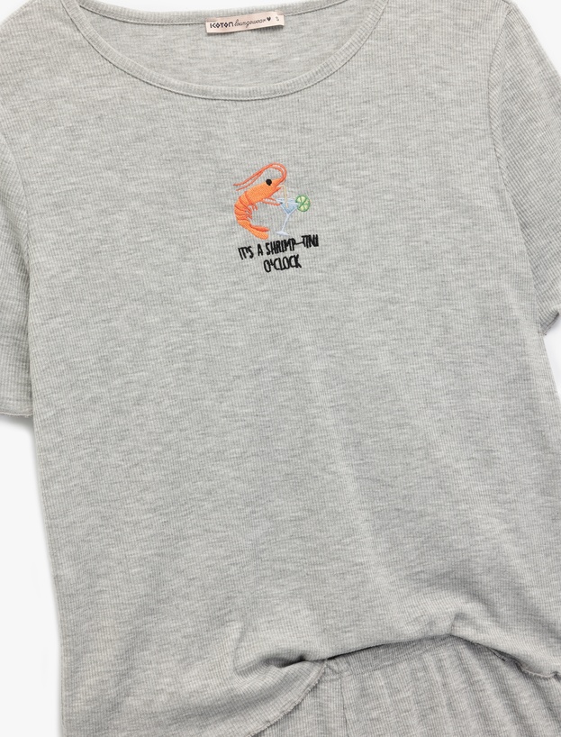 Rahat Kalıp Kısa Kollu Bisiklet Yaka Nakışlı Şortlu Pijama Takımı_5