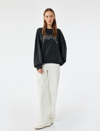 Şardonlu Uzun Kollu Bisiklet Yaka Taşlı Baskılı Oversize Sweatshirt