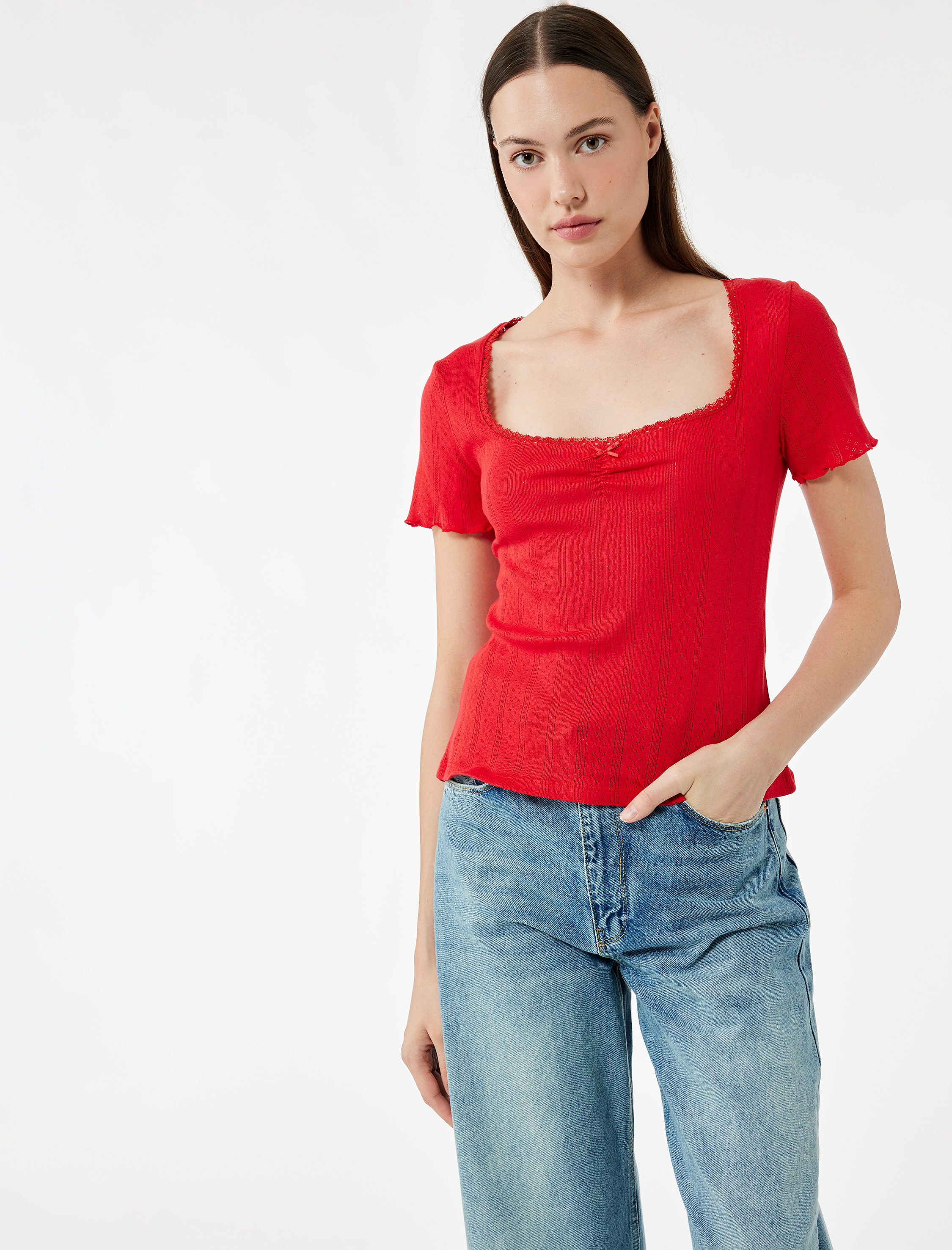   Pamuklu Büzgülü Slim Fit Kısa Kollu Kare Yaka Tişört