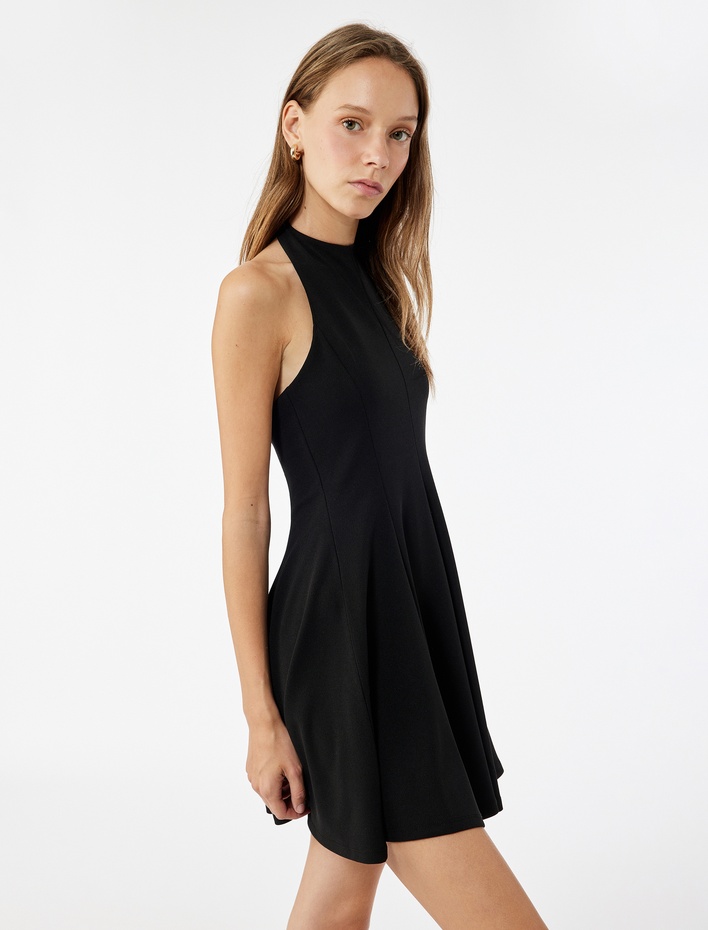  Kolsuz Halter Yaka Volanlı Mini Elbise