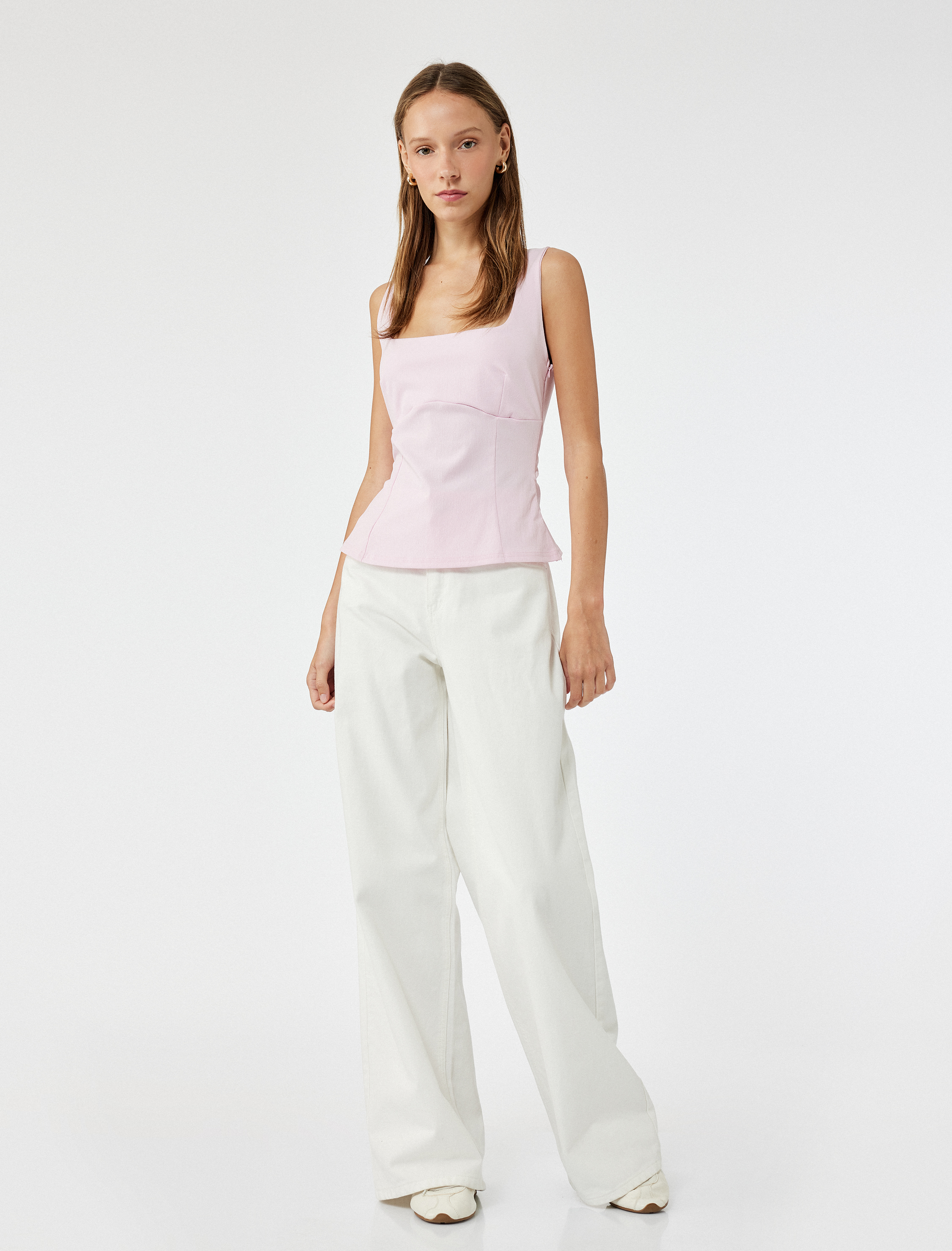   Slim Fit Arkası Fiyonklu U Yaka Kolsuz Bluz