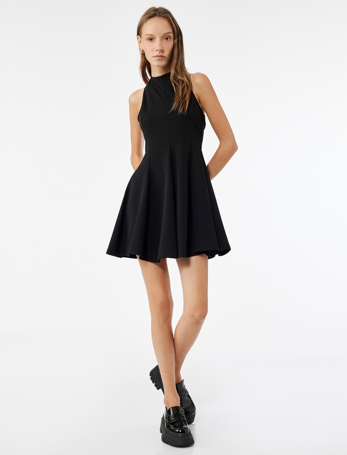  Kolsuz Halter Yaka Volanlı Mini Elbise