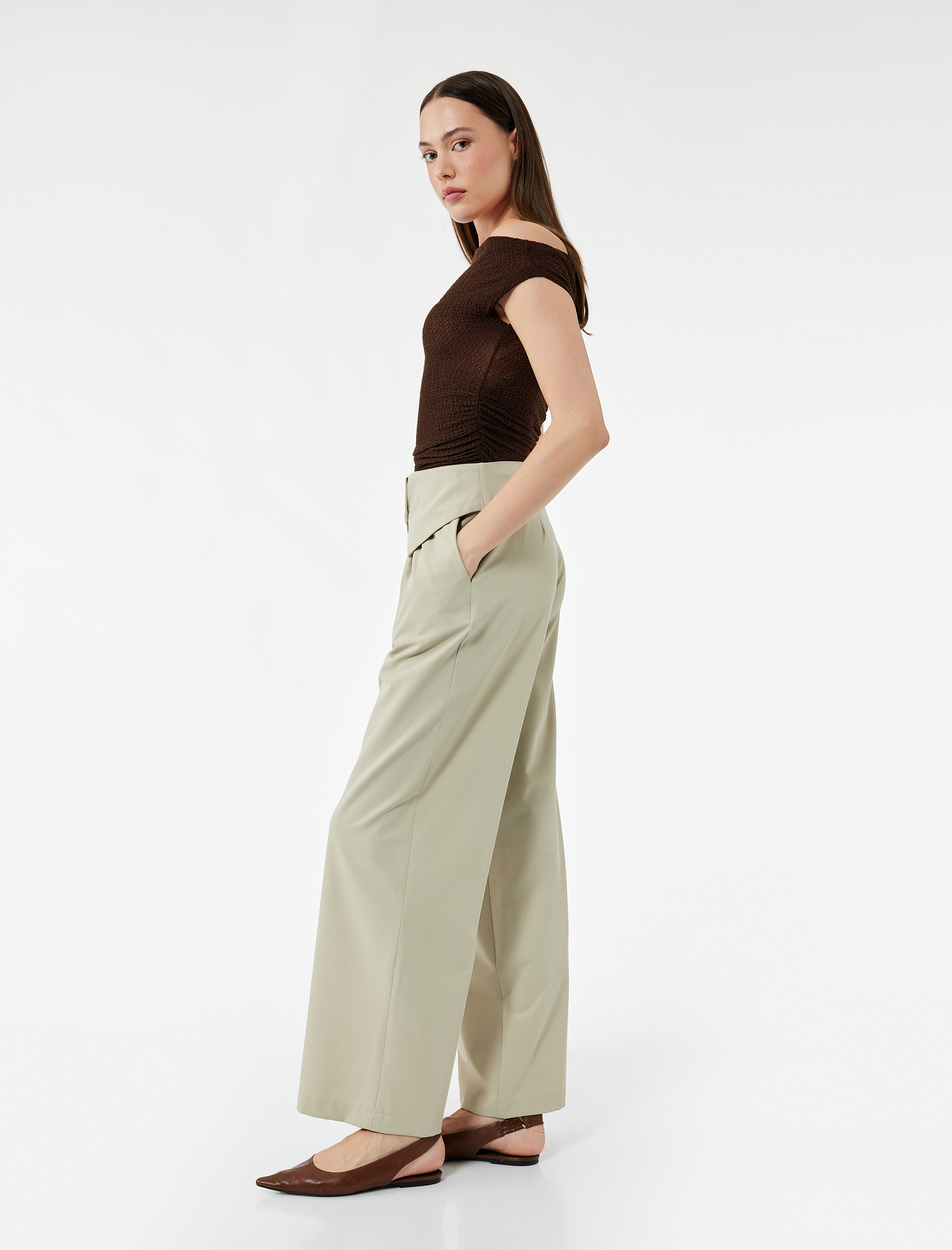   Bel Detaylı Düğmeli Yüksek Bel Geniş Paça Kumaş Pantolon