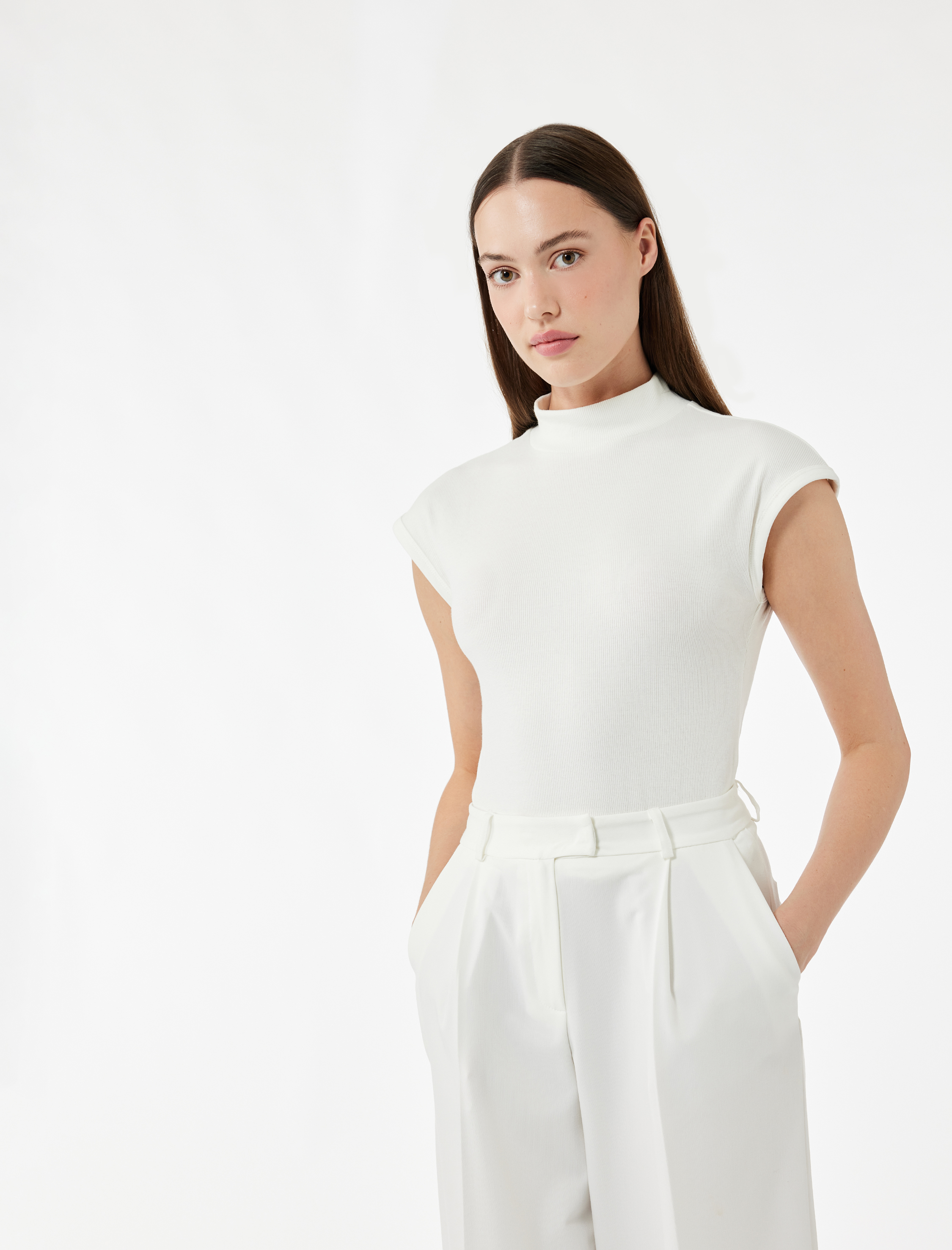 Kolsuz Pamuklu Dik Yaka Tişört