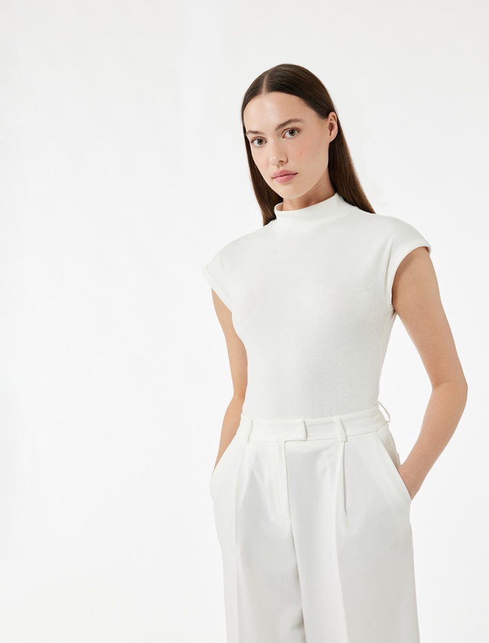  Kolsuz Pamuklu Dik Yaka Tişört