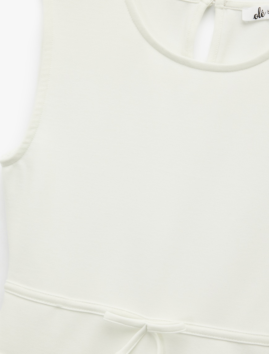   Slim Fit Bisiklet Yaka Volanlı Fiyonklu Kolsuz Bluz
