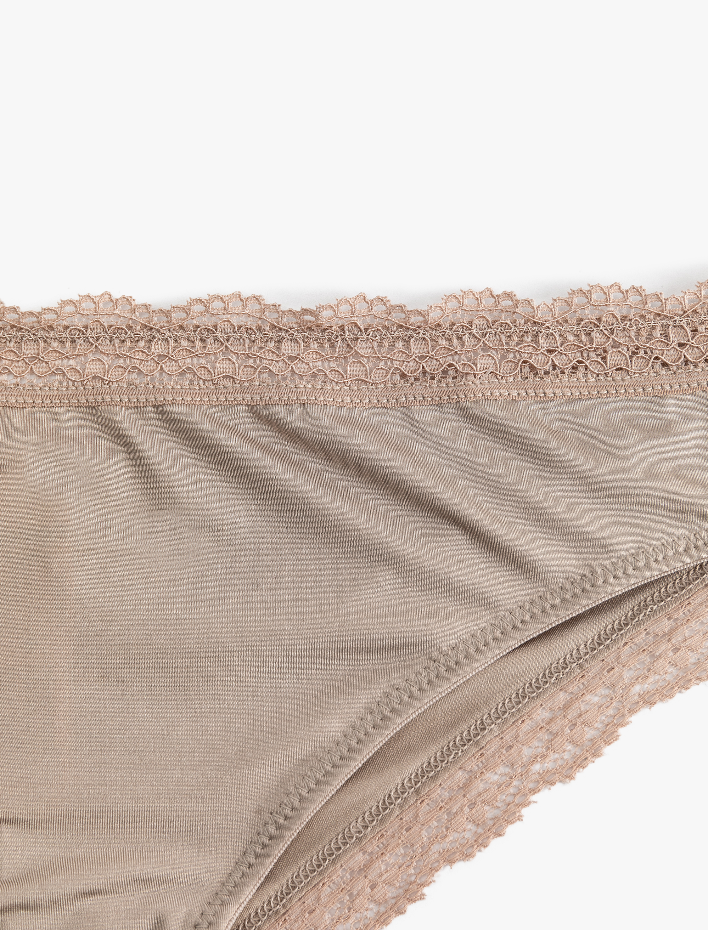   Rahat Kalıp Dantel Detaylı Brazilian Külot