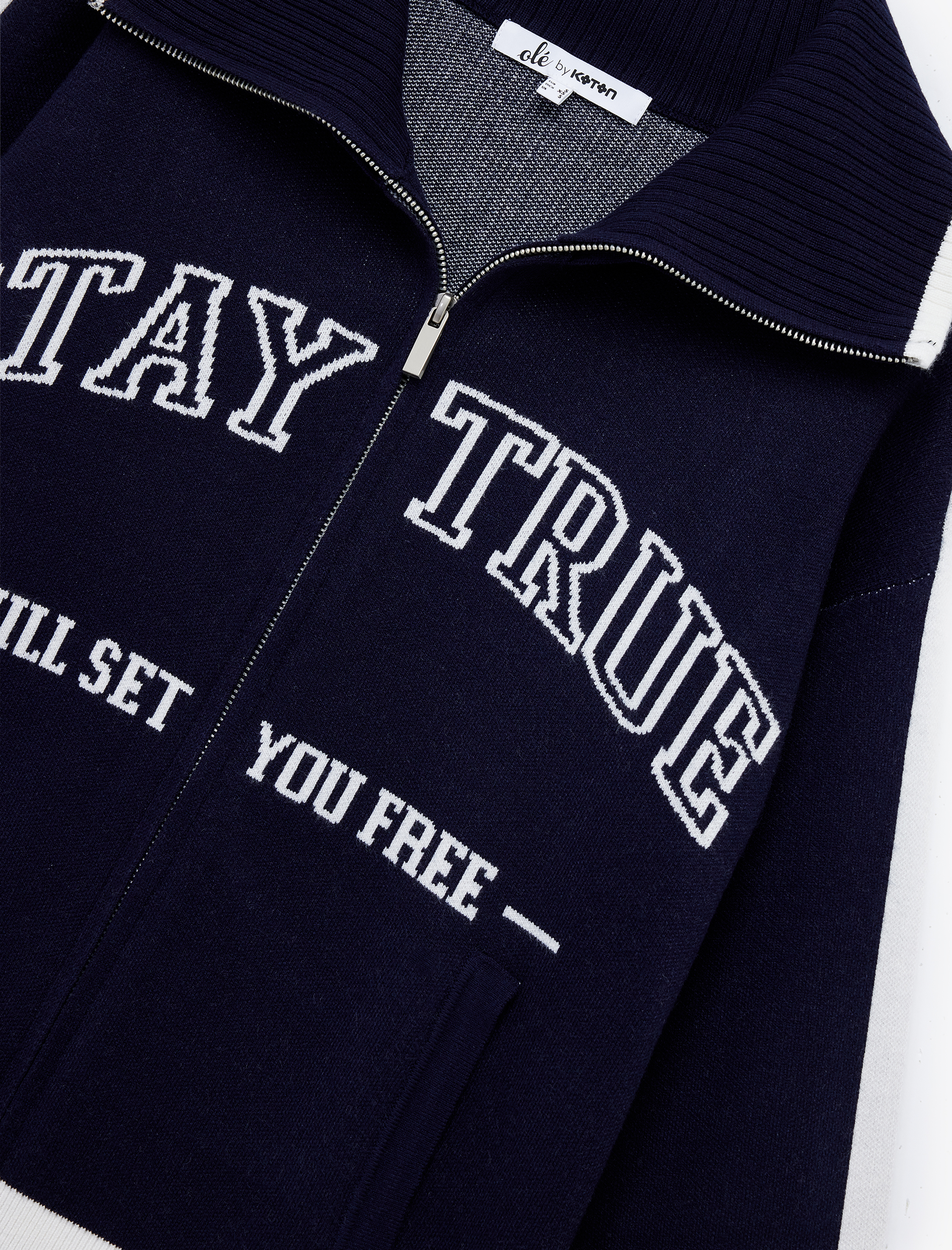   Fermuarlı Desenli Uzun Kollu Dik Yaka Triko Hırka