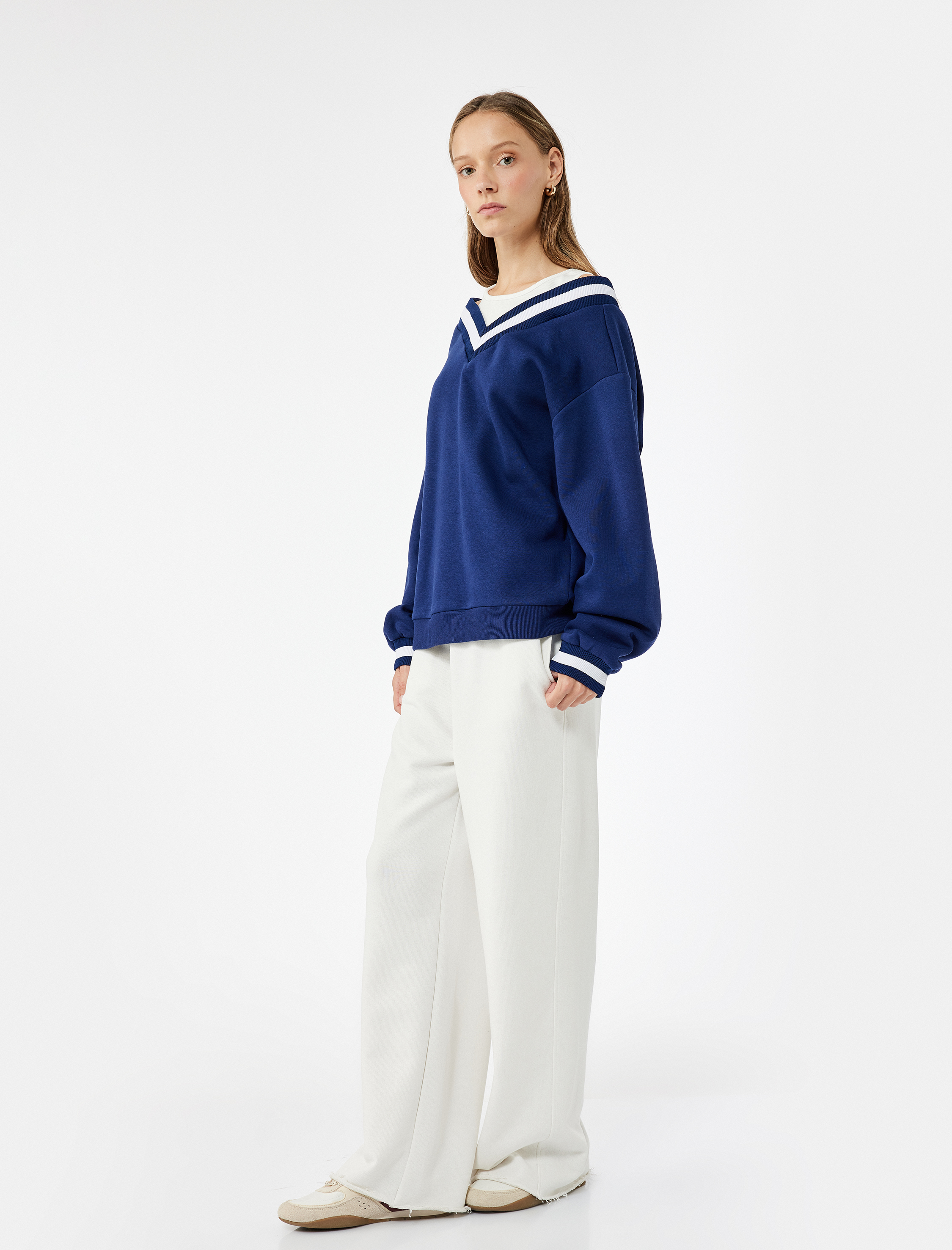   Şardonlu Atletli Çizgili Uzun Balon Kollu V Yaka Oversize Sweatshirt