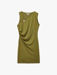 Asimetrik Yaka Metal Aksesuarlı Kolsuz Drapeli Bodycon Mini Abiye Elbise