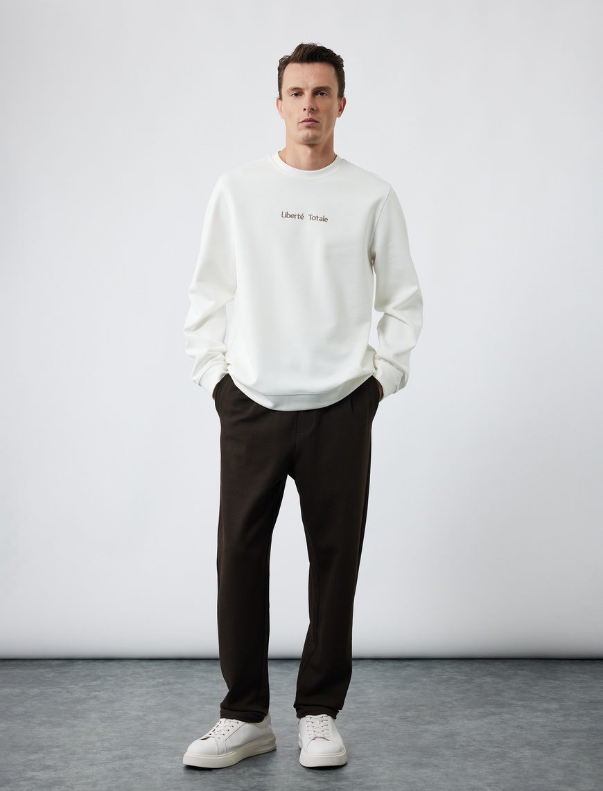   İşleme Detaylı Uzun Kollu Bisiklet Yaka Sweatshirt