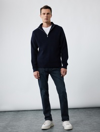 Uzun Kollu Dokulu Yarım Fermuarlı Yaka Triko Kazak