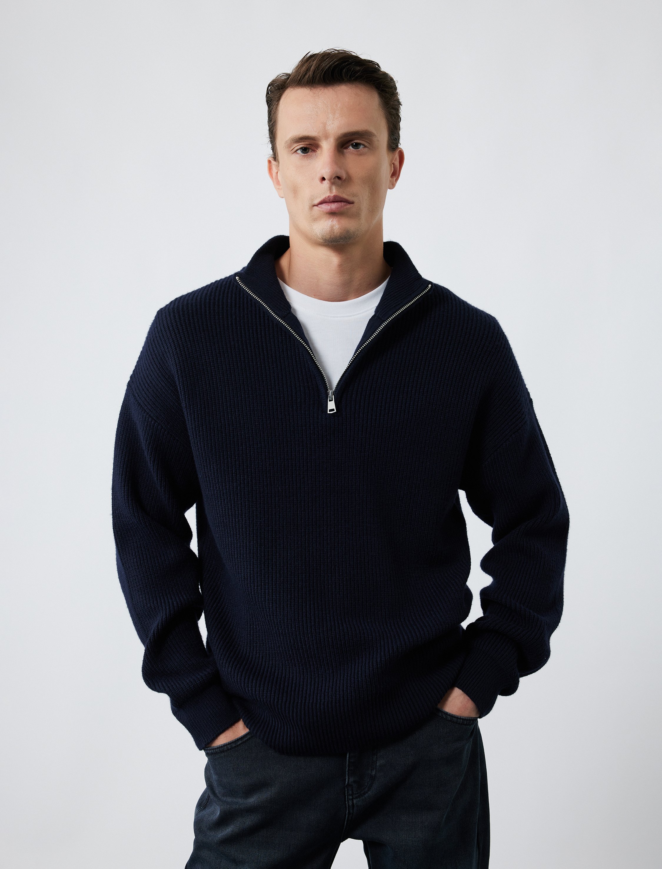   Uzun Kollu Dokulu Yarım Fermuarlı Yaka Triko Kazak