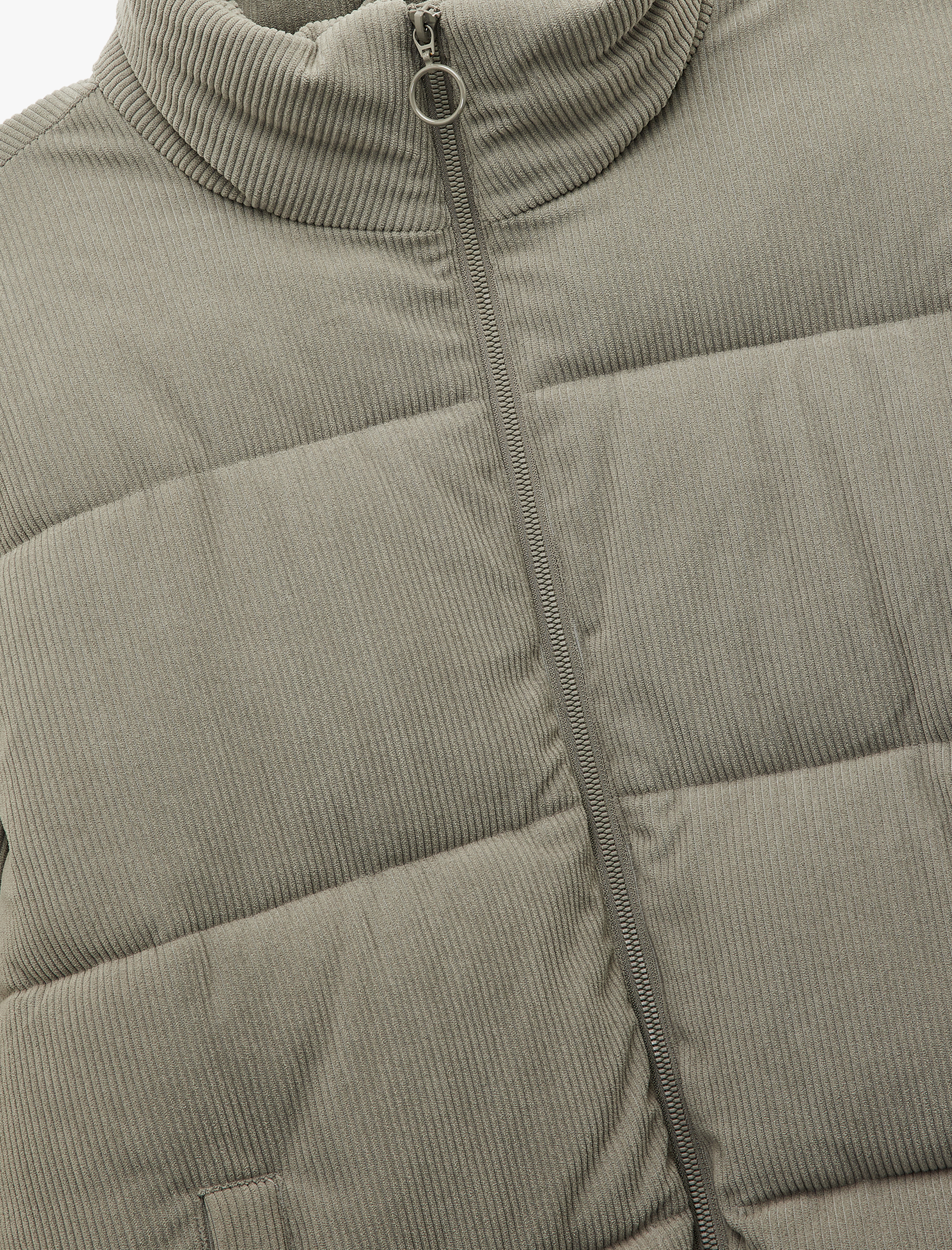   Dik Yaka Uzun Kollu Cep Detaylı Fermuarlı Fitilli Kadife Kışlık Şişme Mont