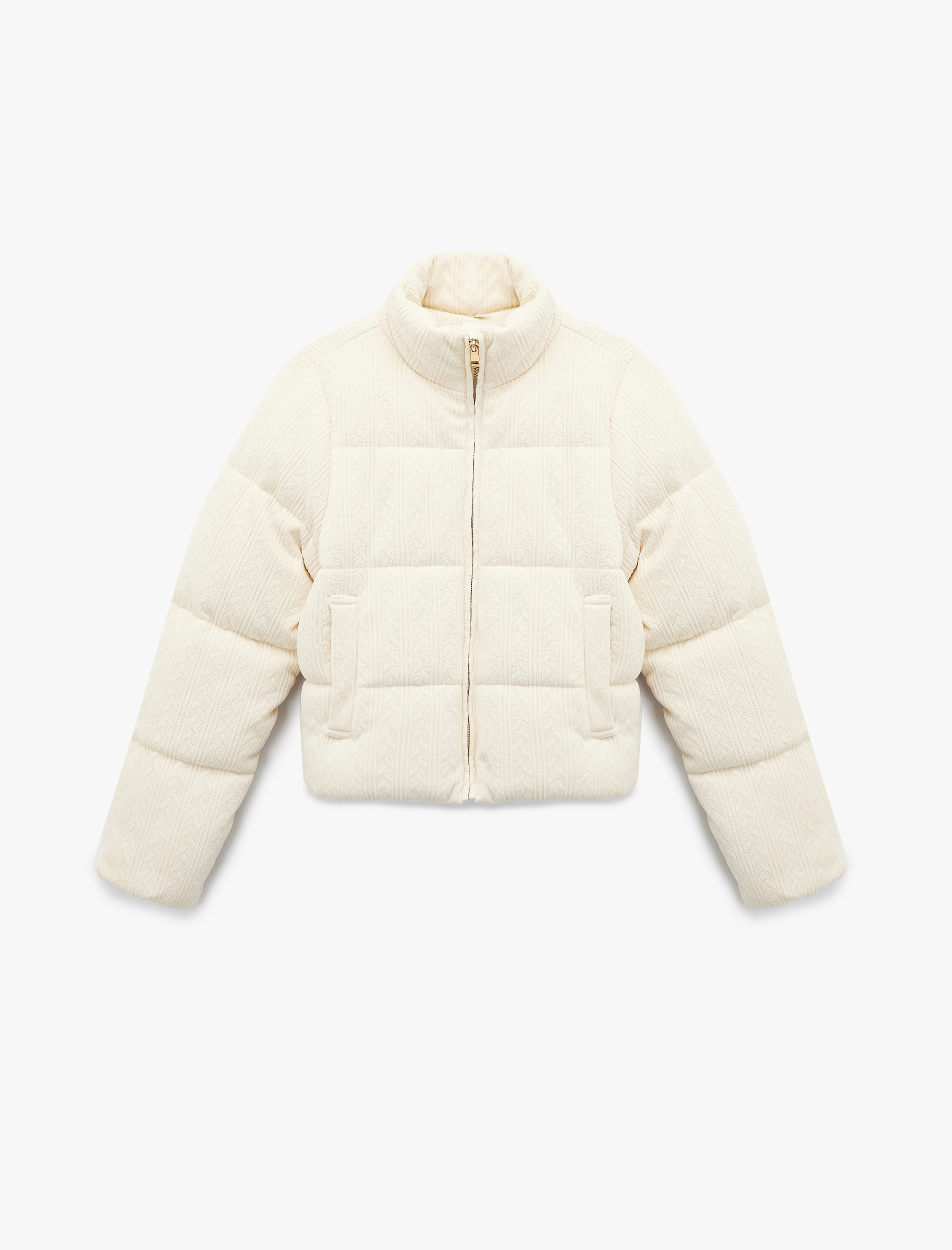   Koton X Şahika Ercümen - Cepli Saç Örgü Dokulu Dik Yaka Uzun Kollu Fermuarlı Kısa Şişme Mont