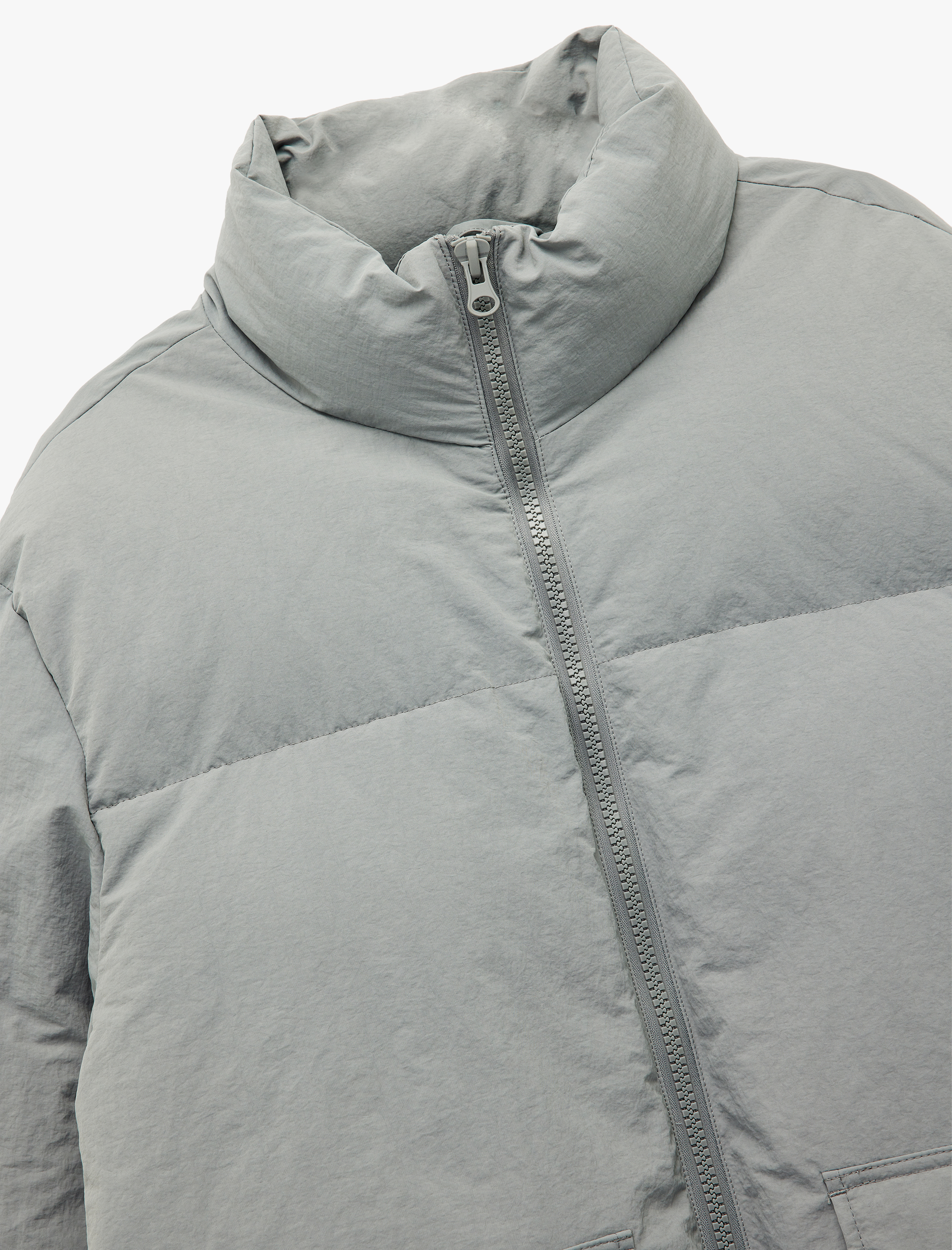   Uzun Kollu Kapaklı Cep Detaylı Fermuarlı Slim Fit Dik Yaka Kışlık Şişme Mont