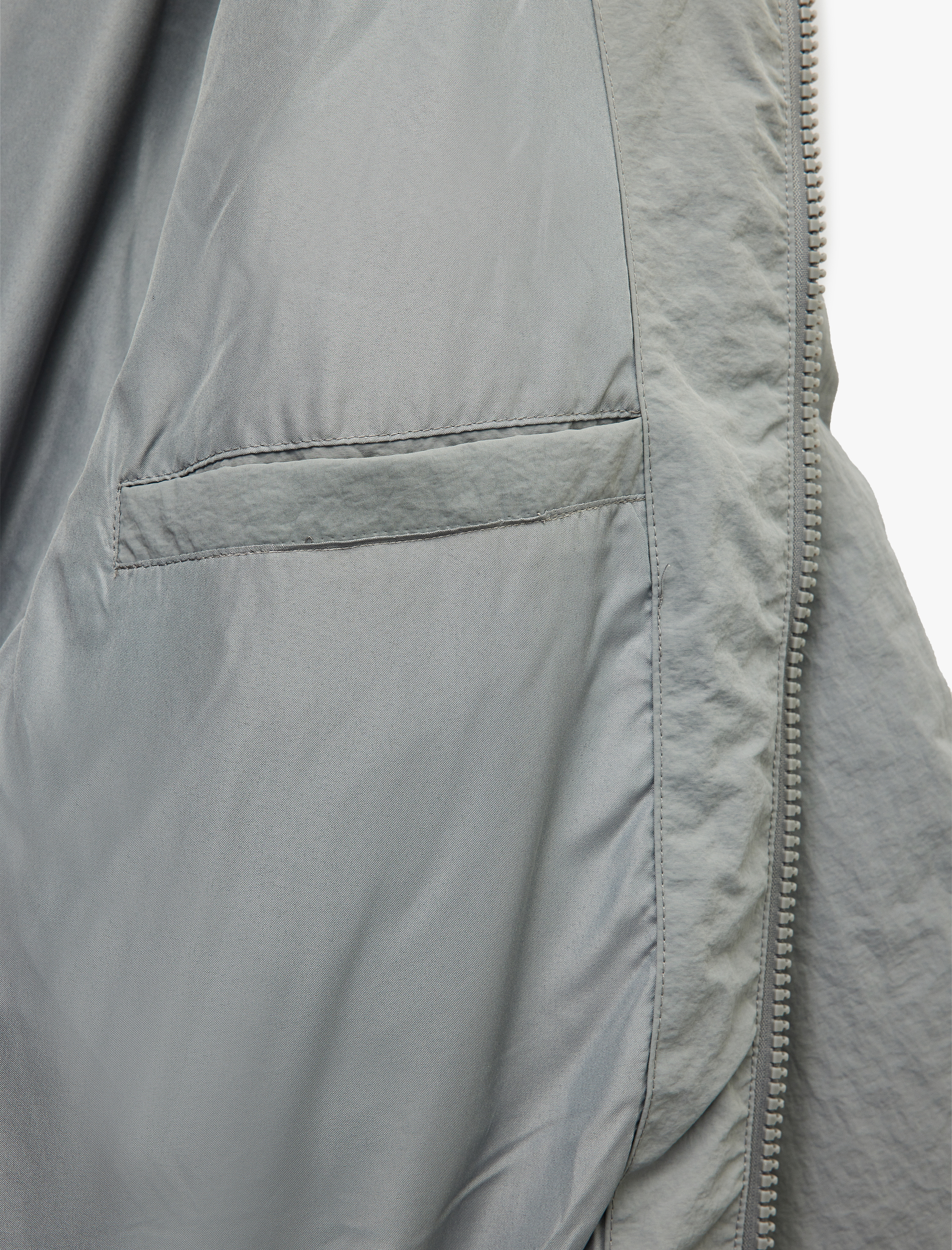   Uzun Kollu Kapaklı Cep Detaylı Fermuarlı Slim Fit Dik Yaka Kışlık Şişme Mont